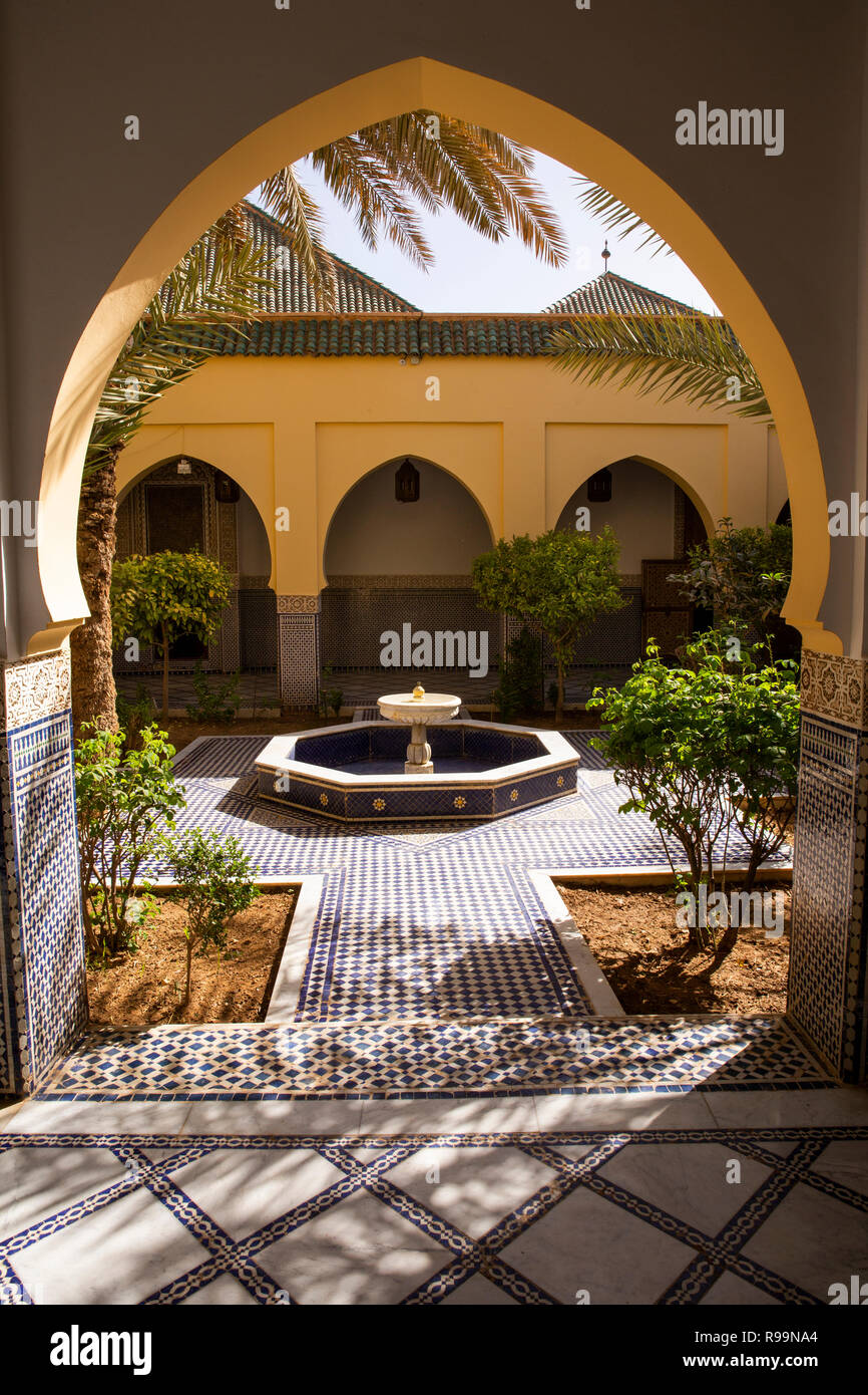Mc662 Maroc, Province d'Errachidia, Rissani, mausolée alaouite de Moulay Ali Cherif, fontaine cour Banque D'Images