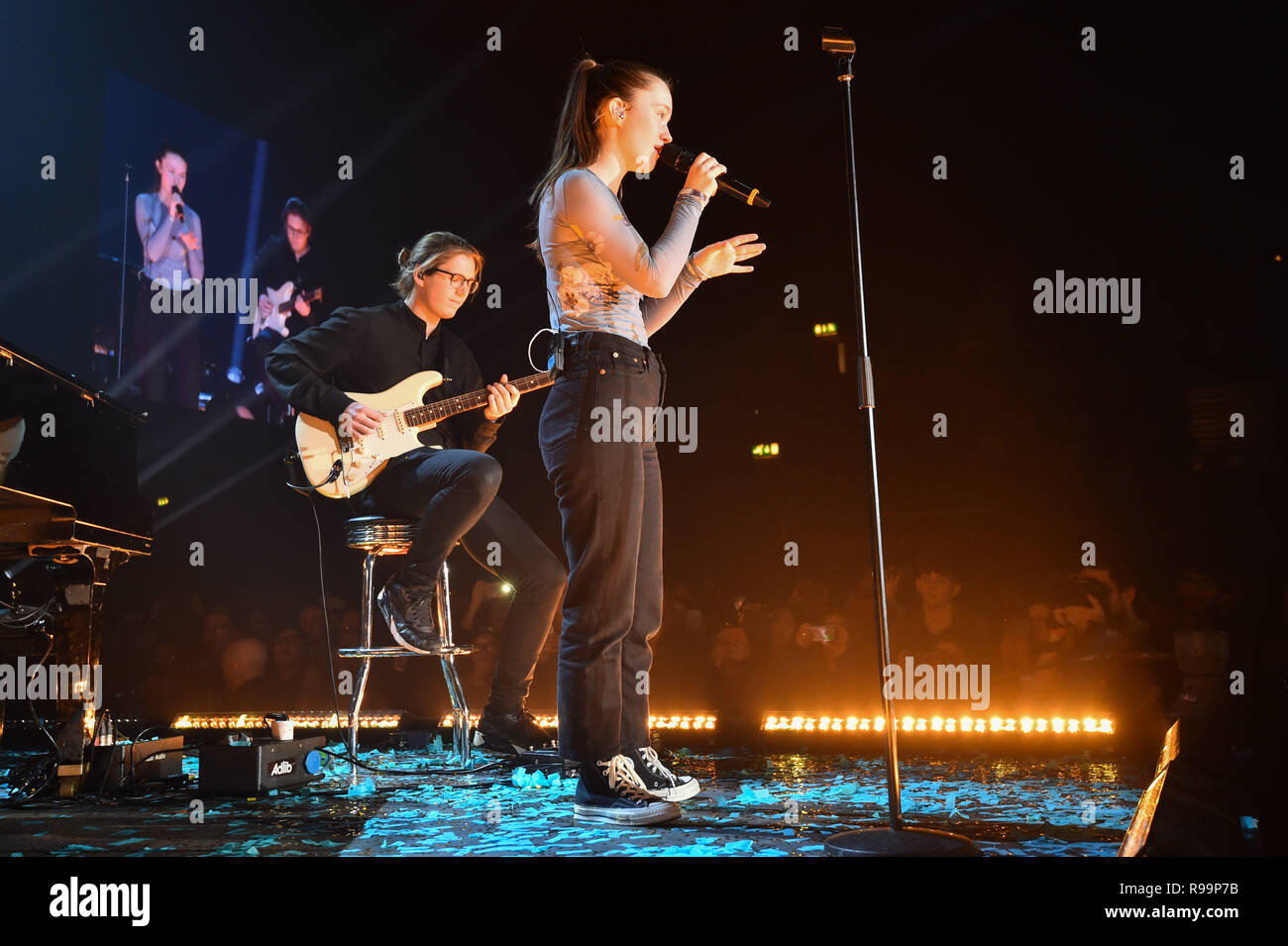 Sigrid l'exécution au cours de l'Ellie Goulding rues de Londres de la collecte de fonds, à l'arène de l'ESS à Wembley, Londres Banque D'Images