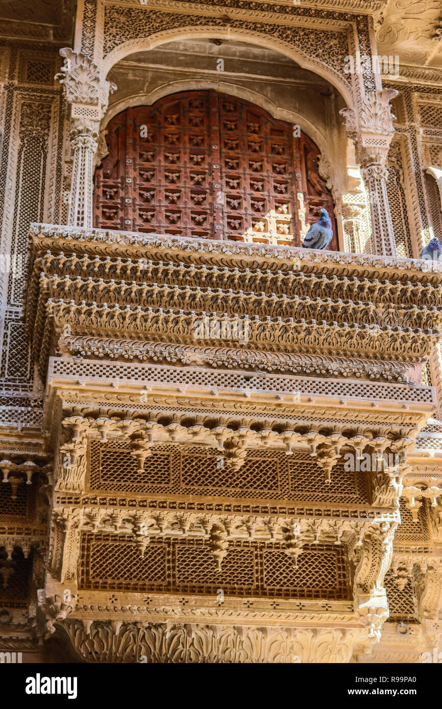 Extérieur de Patwon Ki Haveli, Jaisalmer, Rajasthan, Inde. Le premier d'entre ces havelis a été commandé et construit en l'an 1805 par Guman Ch Banque D'Images