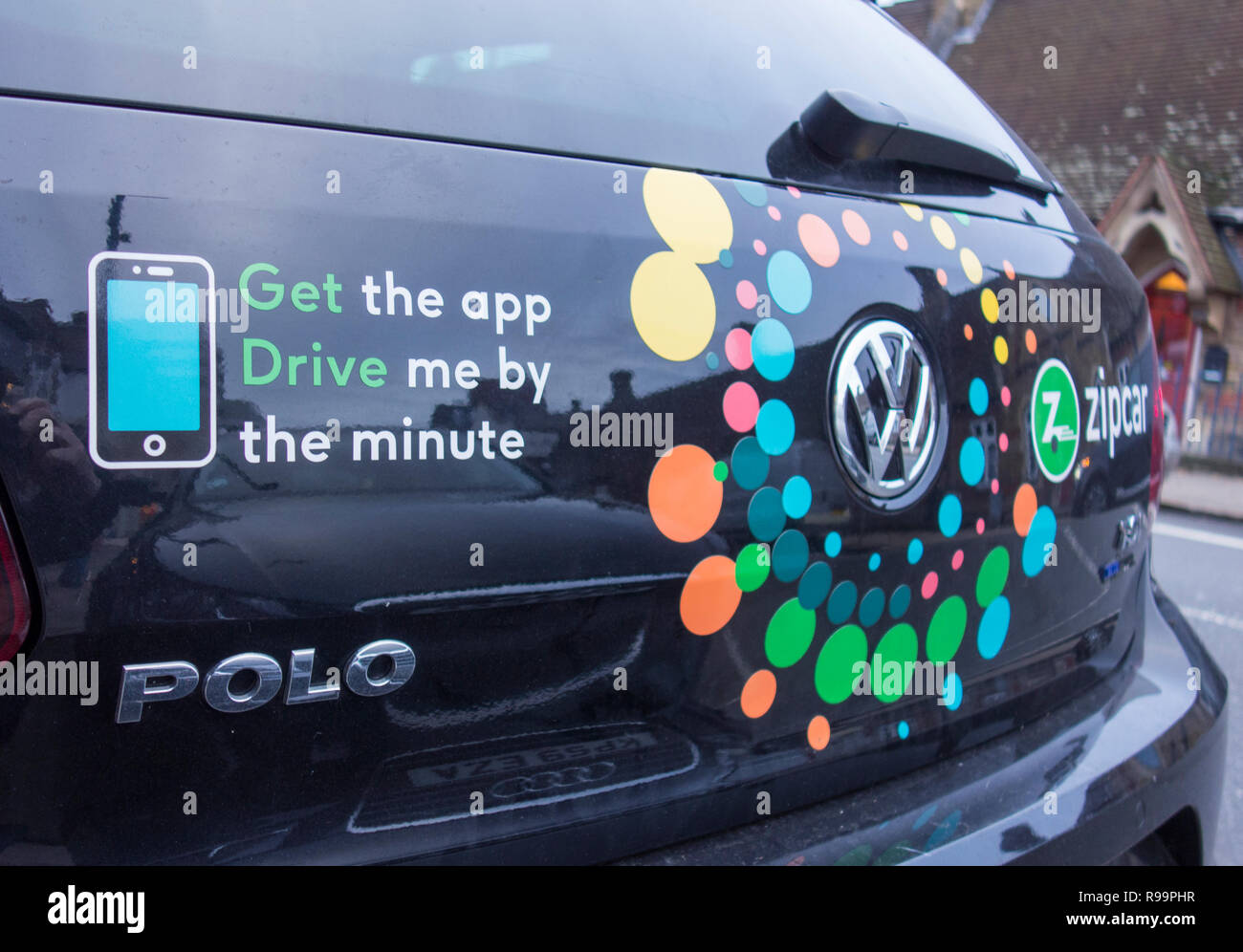 Une voiture américaine Zipcar société de partage de la VW Polo dans une rue de Londres Banque D'Images