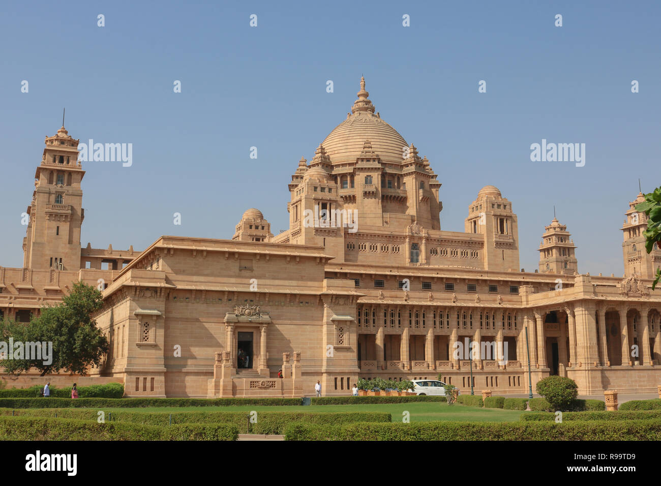 Umaid Bhawan Palace, situé à Jodhpur, au Rajasthan, est l'une des plus grandes résidences privées. Une partie du palais est géré par Taj Hotels. Banque D'Images