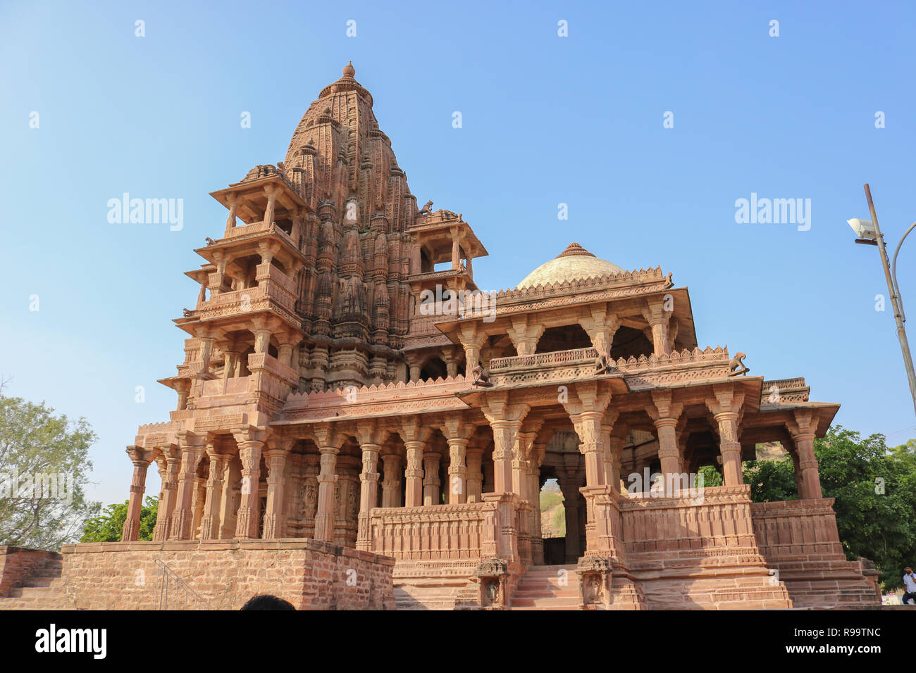 Temples de Mandore Jardin. Jardin de Mandore est construit autour de la royal cénotaphes (Chhatris) de la dirigeants Rathore au 6ème siècle. Banque D'Images