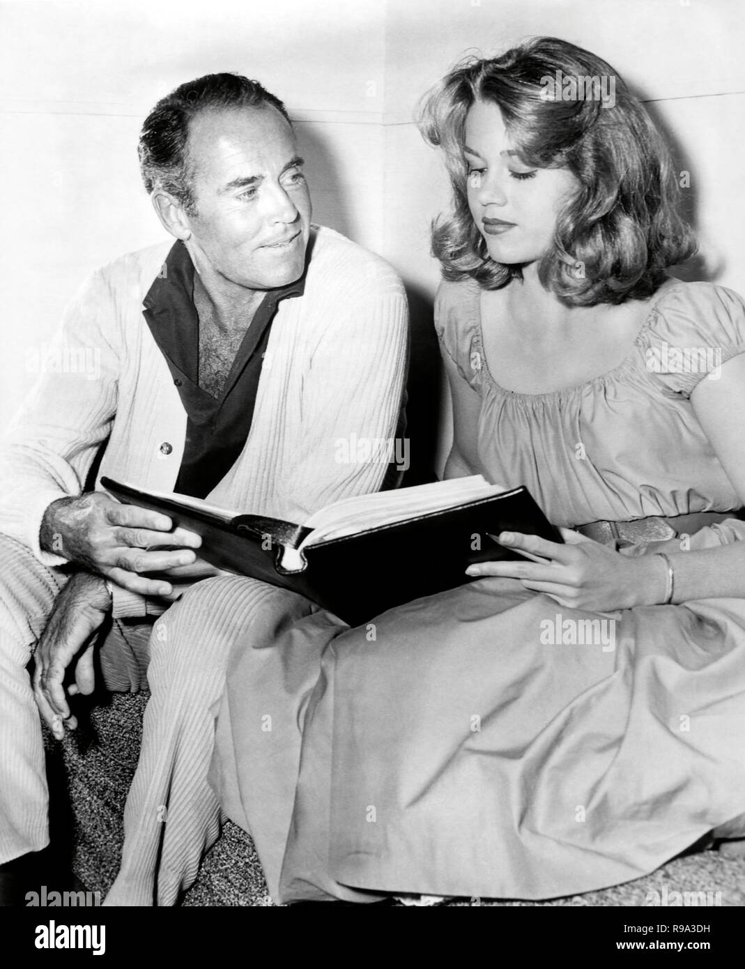 Titre original : TALL STORY. Titre en anglais : TALL STORY. Année : 1960. Directeur : JOSHUA LOGAN. Stars : Henry Fonda, Jane Fonda. Credit : Warner Brothers / Album Banque D'Images