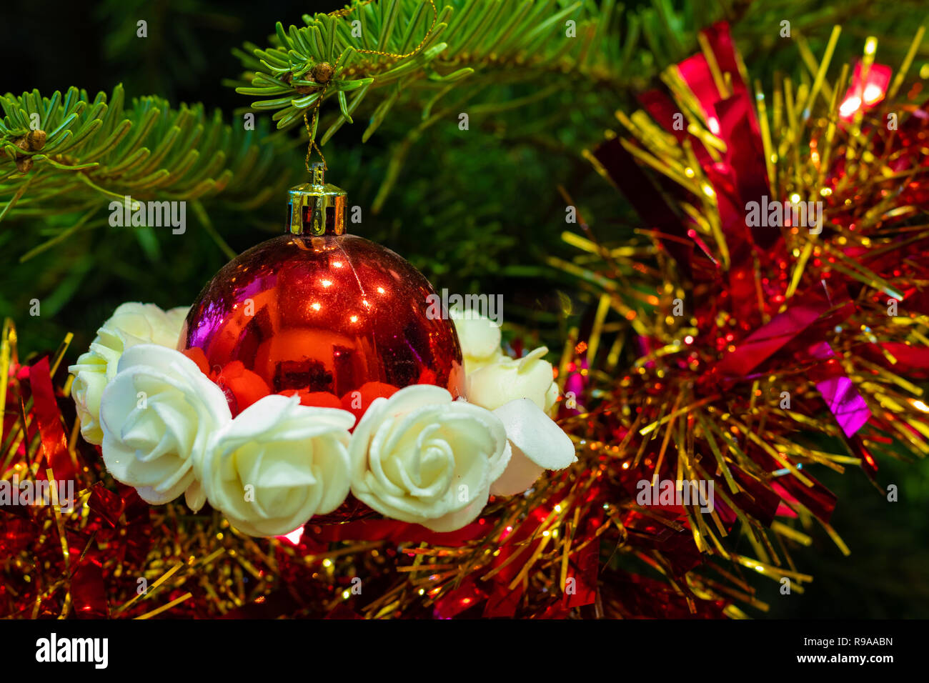 Arbre de Noël coloré décoration 2019 Banque D'Images