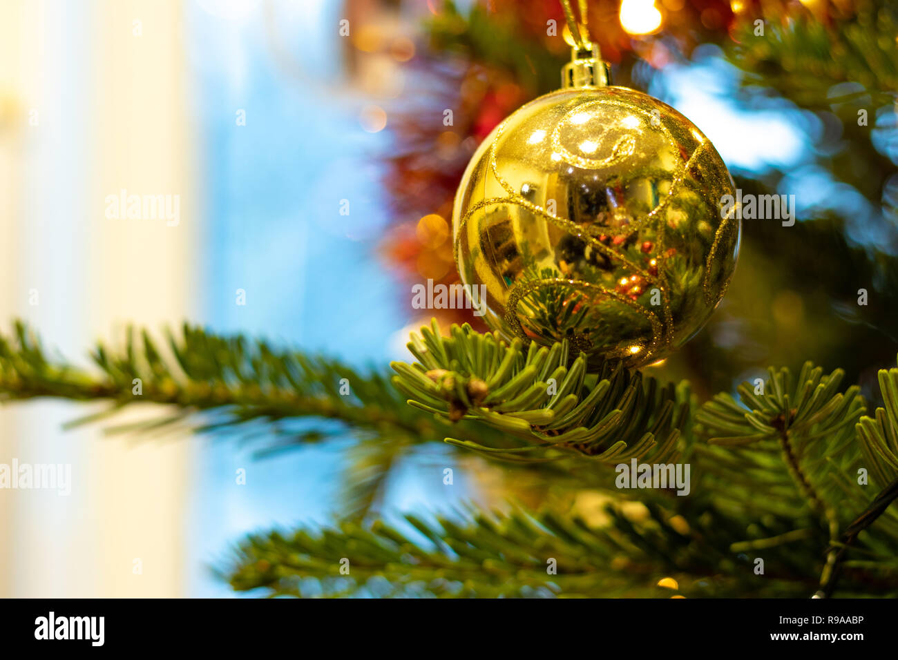 Arbre de Noël coloré décoration 2019 Banque D'Images