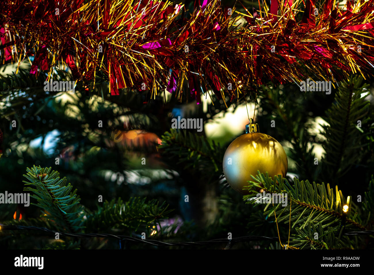 Arbre de Noël coloré décoration 2019 Banque D'Images