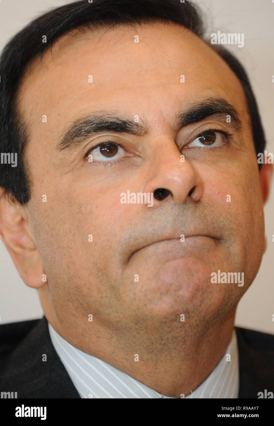 Carlos Ghosn, Président-directeur général de Nissan Motor Co., prend la parole lors d'une conférence de presse après la réunion des actionnaires du constructeur à Yokohama, Japon le Banque D'Images