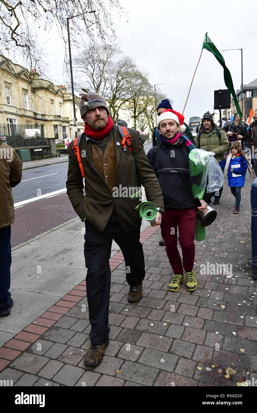 Bristol, Royaume-Uni. 21 Décembre, 2018. Jour d'action de protestation à l'extérieur de la B.B.C. démo Bristol, en gens de Bristol l'extinction de la rébellion. Les grands-parents ont été jumelées depuis 0700 Hrs tis matin. Crédit : Robert Timoney/Alamy Live News Banque D'Images