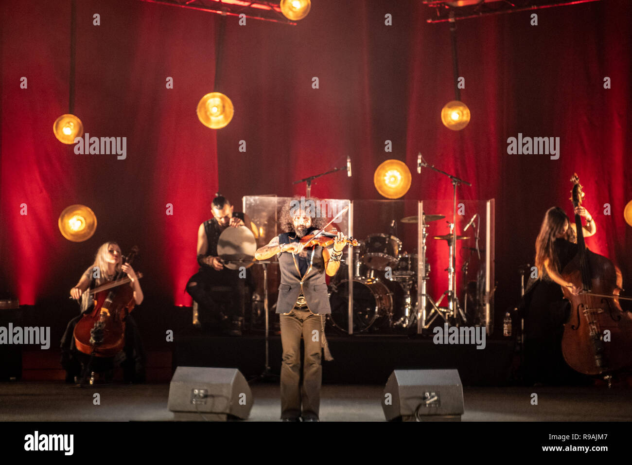 Padoue, Italie. 18Th Oct, 2018. Les concerts de musique : Ara Malikian lors de l'incroyable Tour du monde en Padoue 20 décembre 2019 Credit : agence photo indépendante/Alamy Live News Banque D'Images