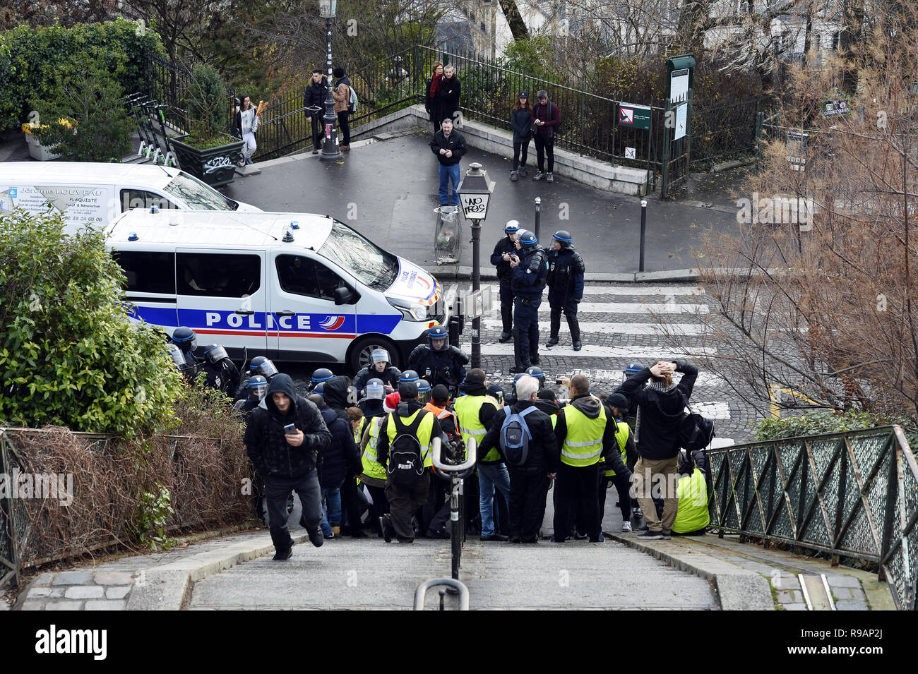 Paris, France. 22 décembre 2018. Le samedi 22 mars, la 6e ronde de jaune manifestation à Paris a eu lieu à la dernière minute à Montmartre sans avertissement. Crédit : Frédéric VIELCANET/Alamy Live News Banque D'Images