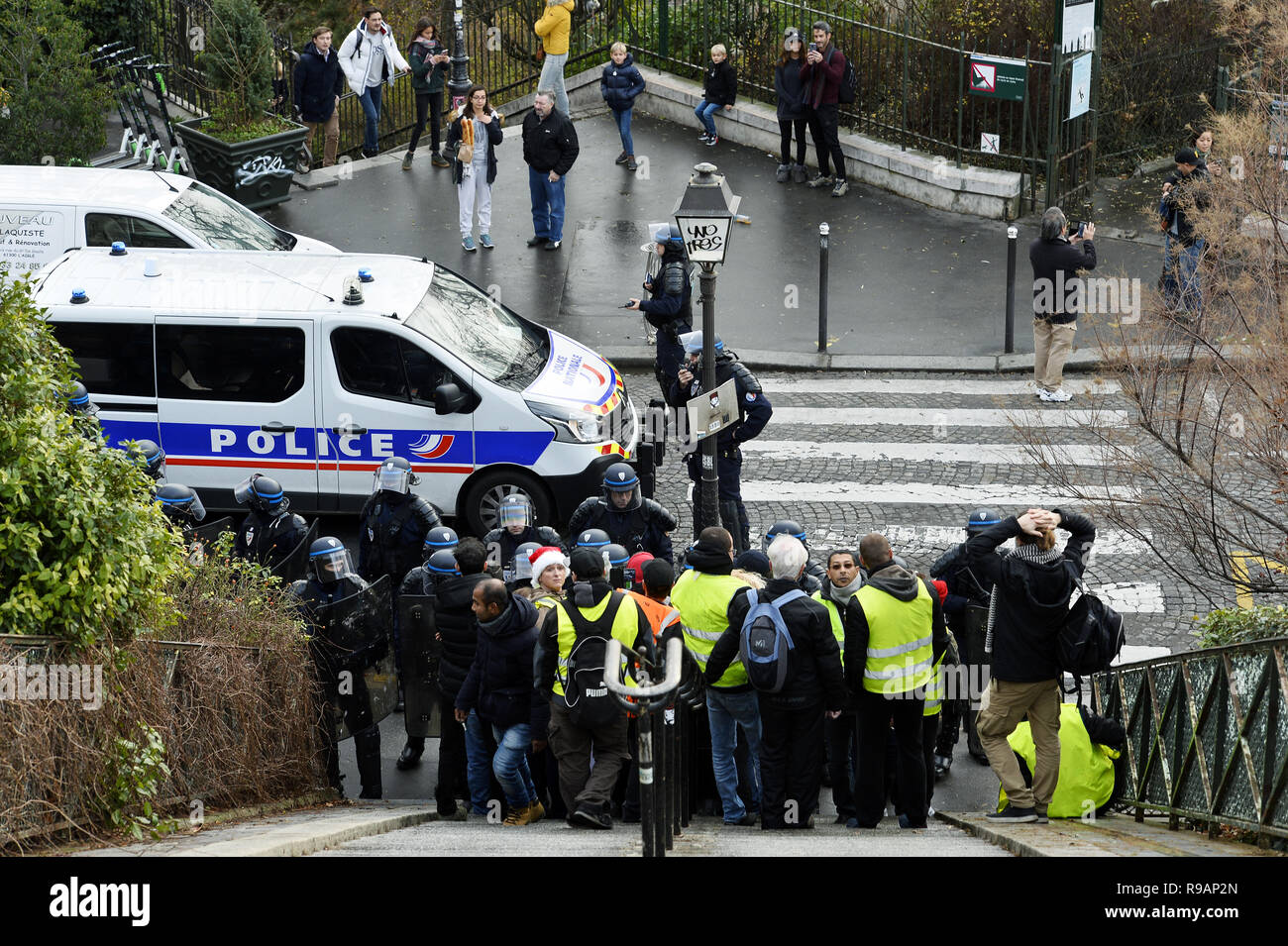 Paris, France. 22 décembre 2018. Le samedi 22 mars, la 6e ronde de jaune manifestation à Paris a eu lieu à la dernière minute à Montmartre sans avertissement. Crédit : Frédéric VIELCANET/Alamy Live News Banque D'Images