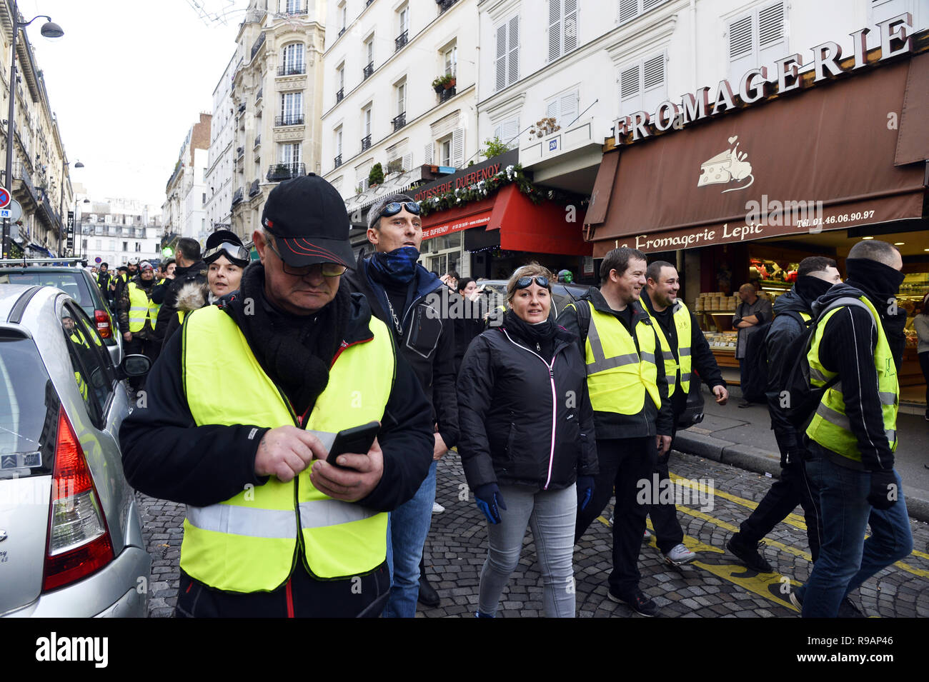 Paris, France. 22 décembre 2018. Le samedi 22 mars, la 6e ronde de jaune manifestation à Paris a eu lieu à la dernière minute à Montmartre sans avertissement. Crédit : Frédéric VIELCANET/Alamy Live News Banque D'Images