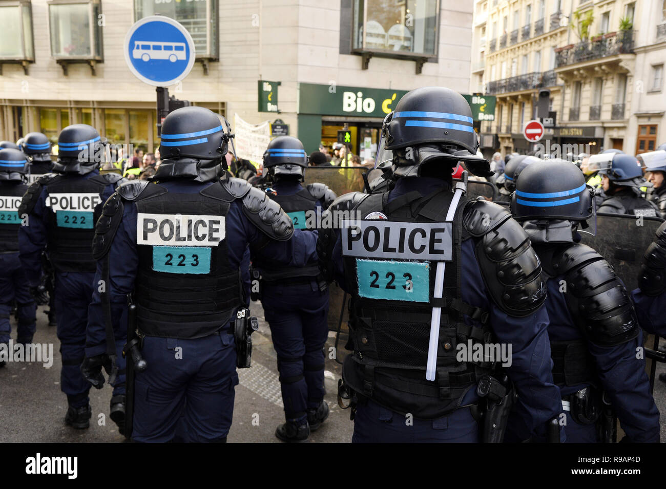 Paris, France. 22 décembre 2018. Le samedi 22 mars, la 6e ronde de jaune manifestation à Paris a eu lieu à la dernière minute à Montmartre sans avertissement. Crédit : Frédéric VIELCANET/Alamy Live News Banque D'Images