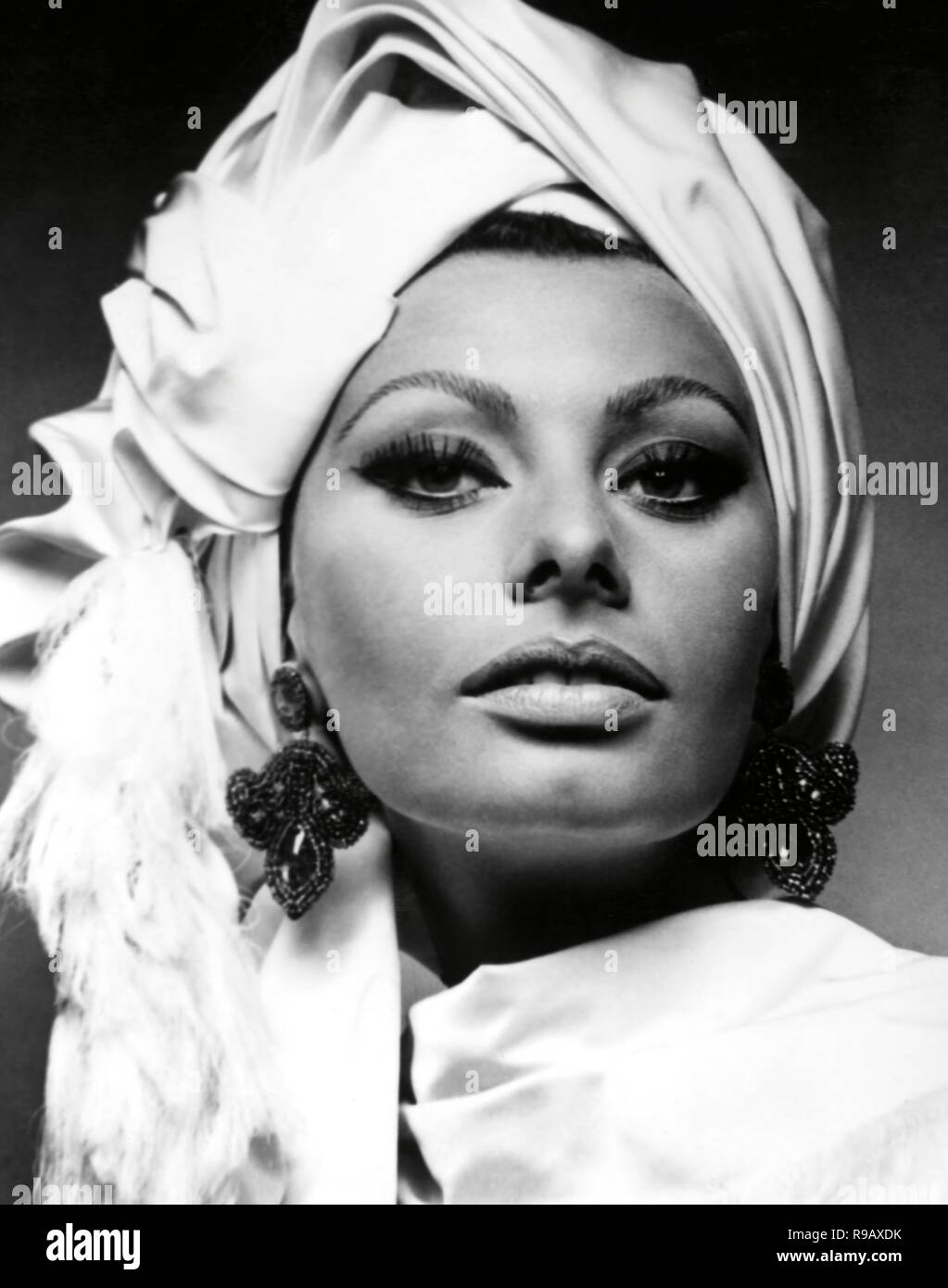 Arabesque 1966 Sophia Loren Banque d'image et photos - Alamy