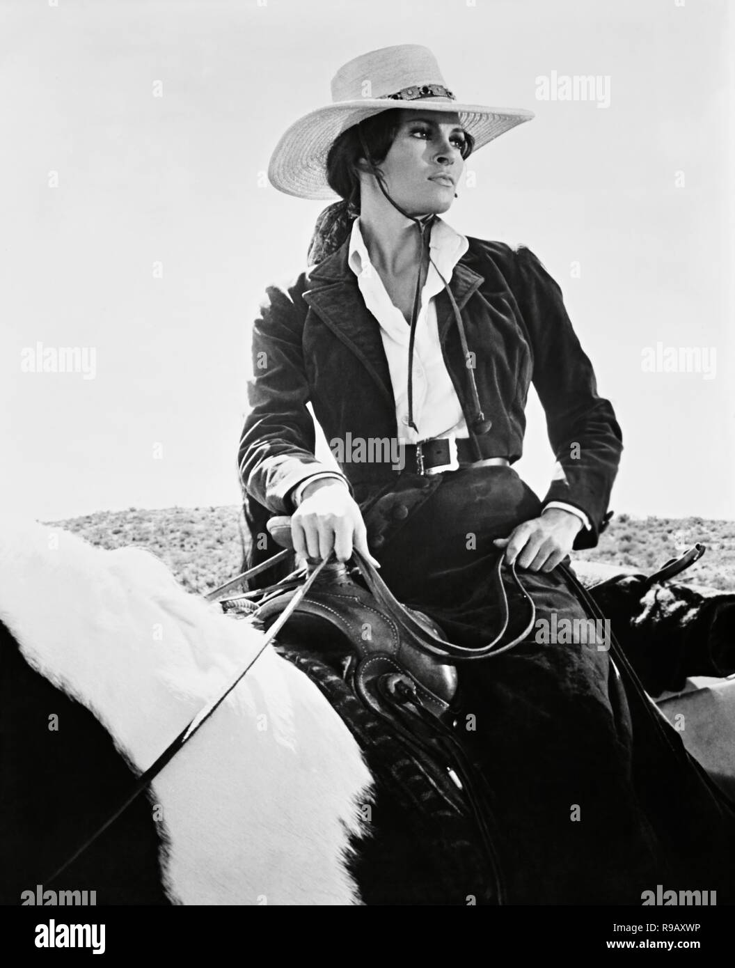 Titre original : BANDOLERO !. Titre en anglais : BANDOLERO !. Année : 1968. Directeur : Andrew C. MCLAGLEN. Stars : Raquel Welch. Crédit : 20TH CENTURY FOX / Album Banque D'Images