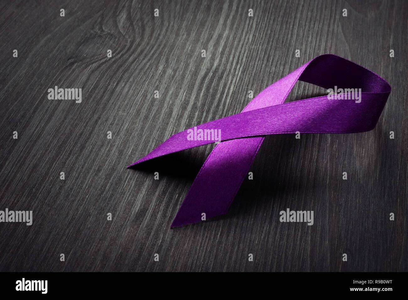 Sensibilisation sur un ruban violet 24. Le cancer du pancréas. Banque D'Images
