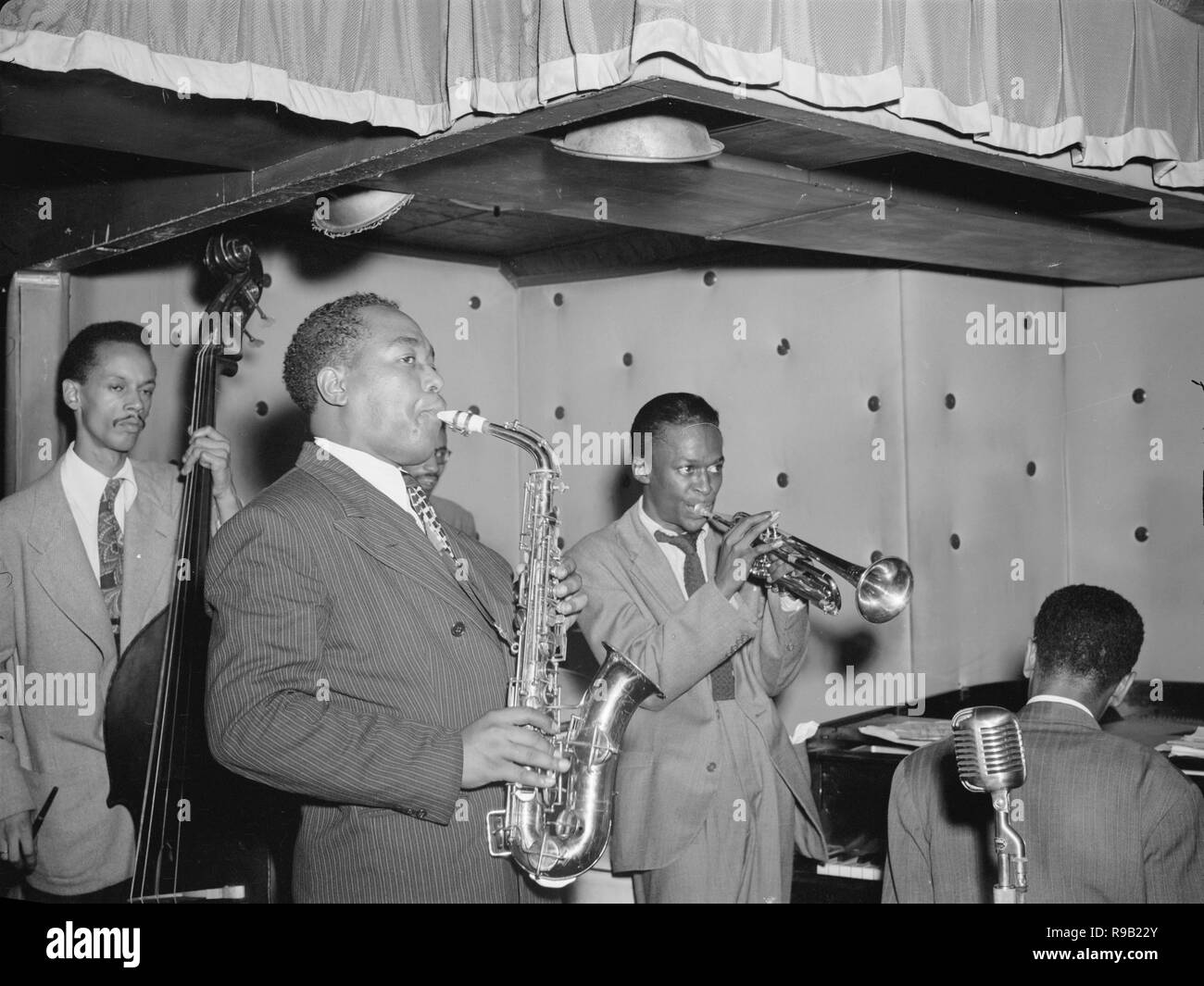 Tommy Potter,Charlie Parker, Miles Davis, Duke Jordan, Max Roach. Banque D'Images