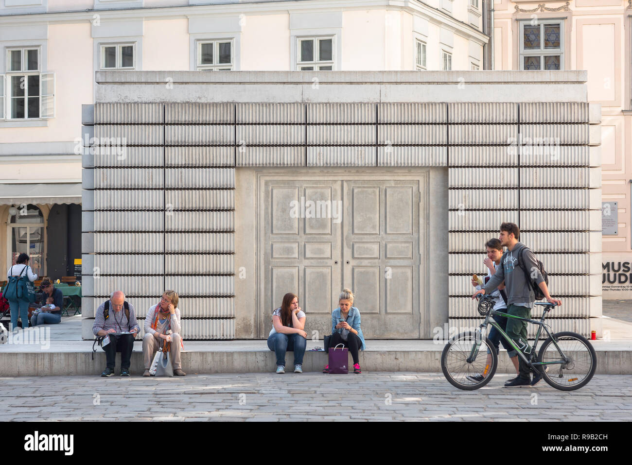 Mémorial de l'holocauste de Vienne, le Holocaust-Denkmal conçu par Rachel Whiteread est un mémorial pour les 65 000 juifs autrichiens qui sont morts pendant l'Holocauste. Banque D'Images