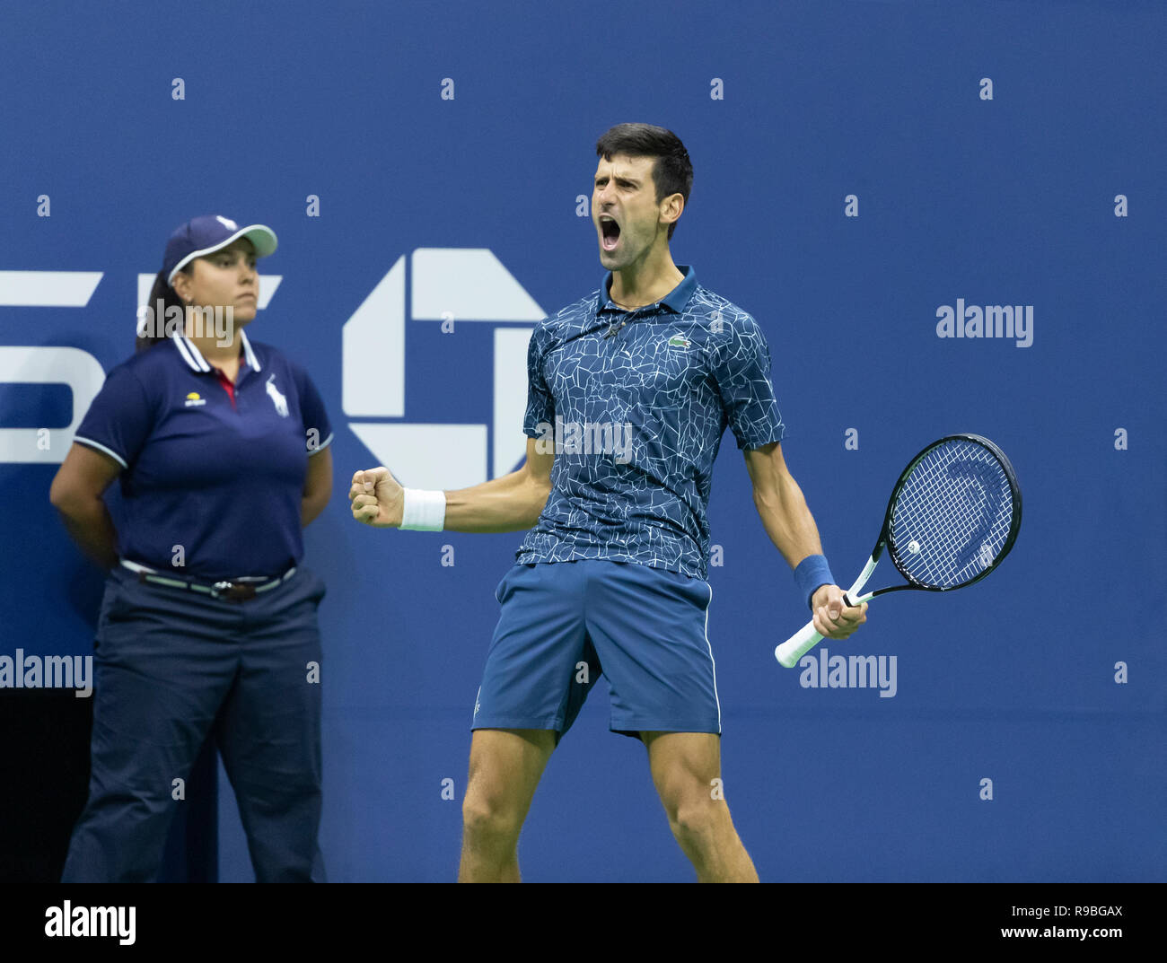 New York, NY - 9 septembre 2018 : Novak Djokovic de Serbie réagit au cours men's single final de l'US Open 2018 contre Juan Martin del Potro l'Argentine à l'USTA Billie Jean King National Tennis Center Banque D'Images