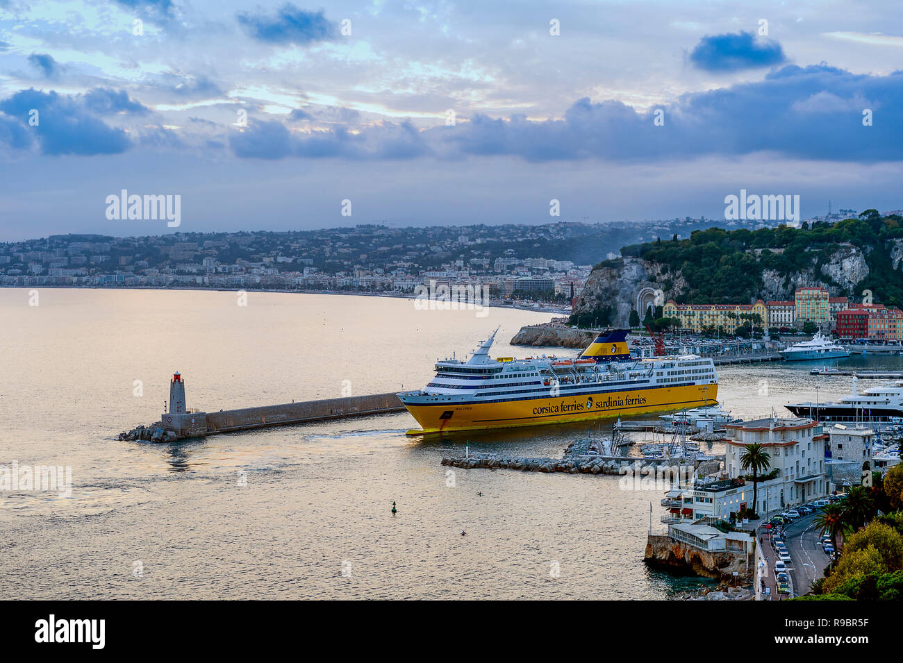 France, Alpes-Maritimes (06), Port de Nice. Les ferries pour la Corse Ferries faisant la liaison entre Nice et la Corse Banque D'Images