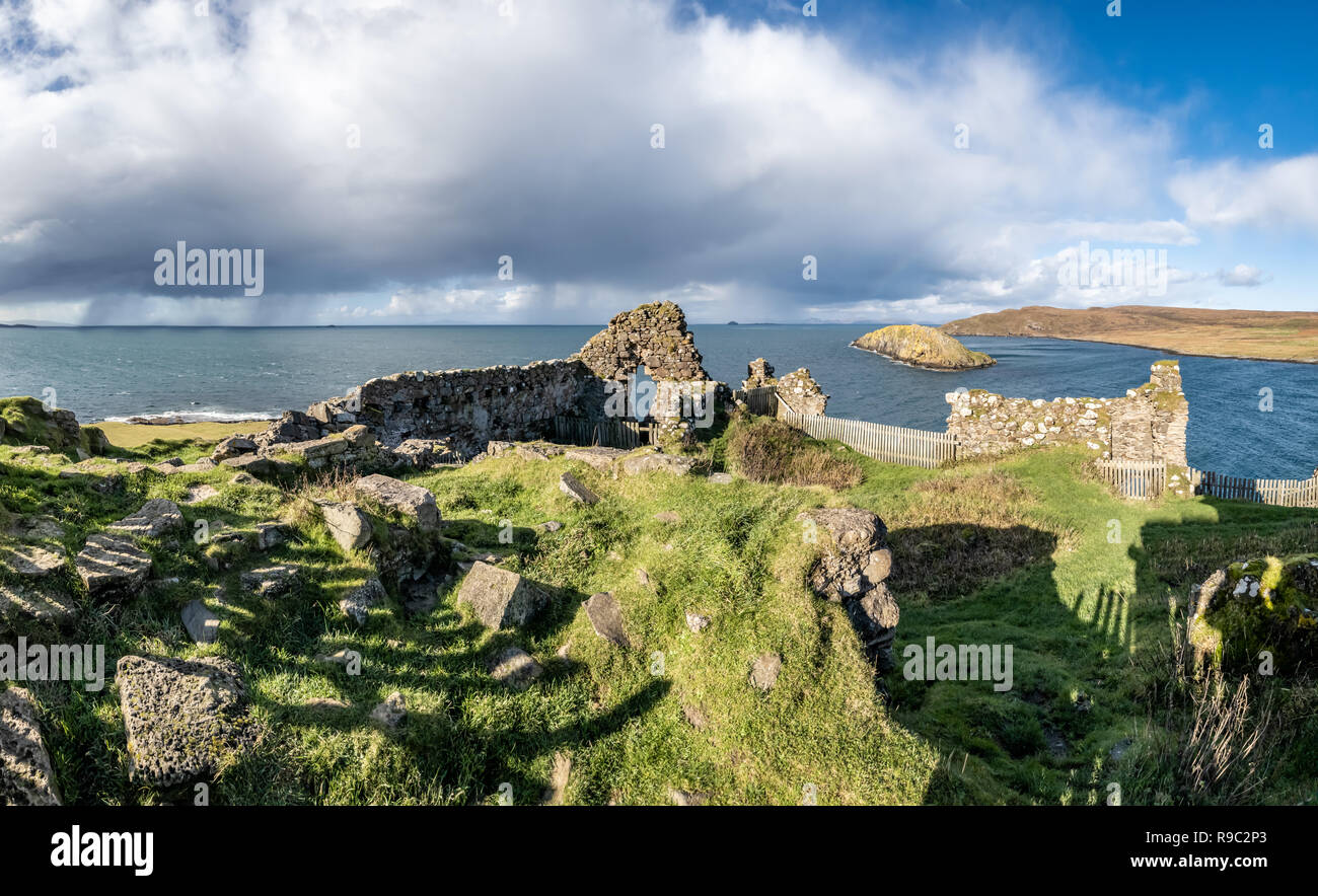 Les ruines de Duntulm Castle, Isle of Skye - Ecosse. Banque D'Images