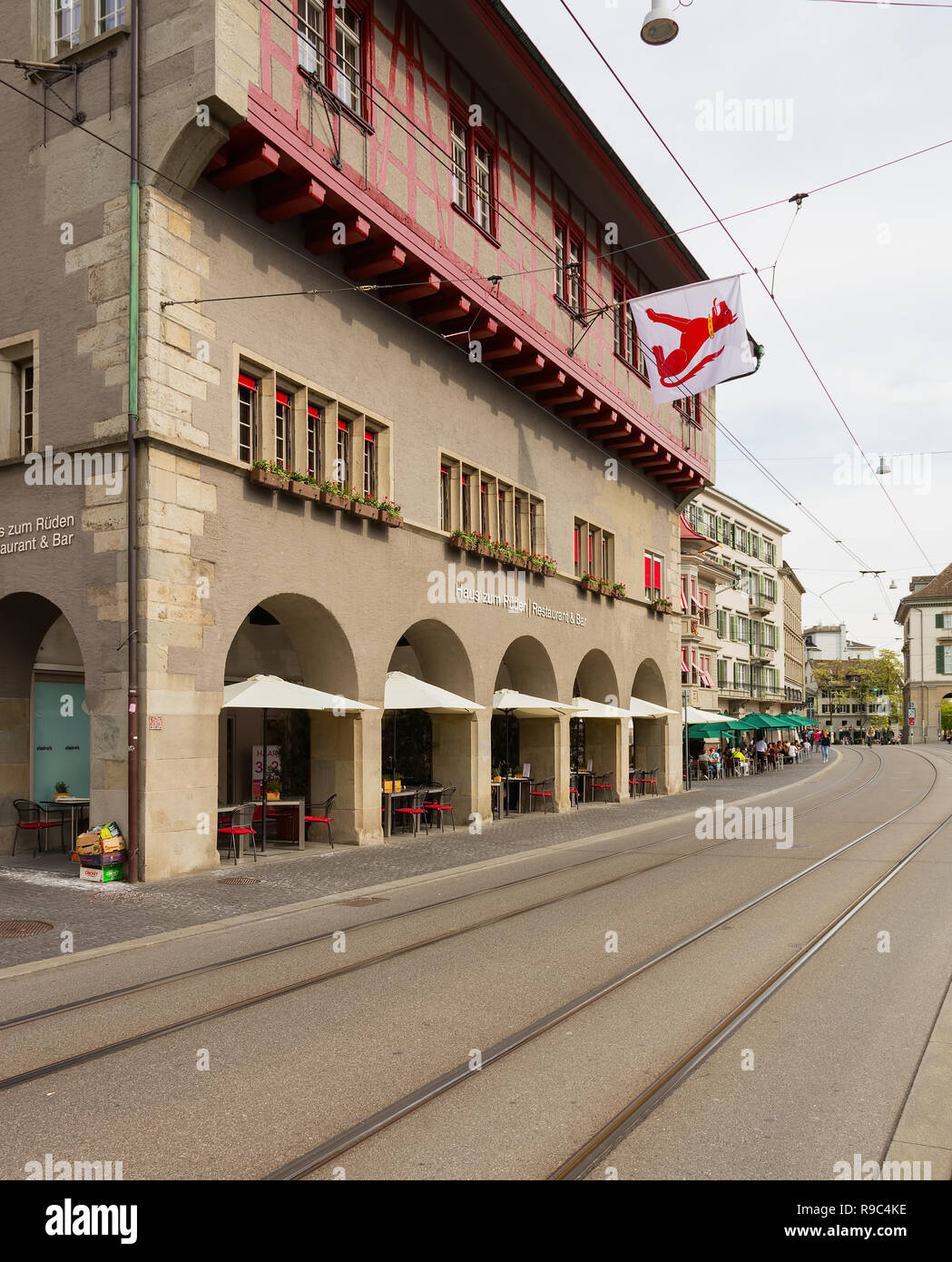 Zurich, Suisse - 25 mai 2016 : voir le long Limmatquai quay dans la ville de Zurich. Zurich est la plus grande ville de Suisse et le capital de la Banque D'Images