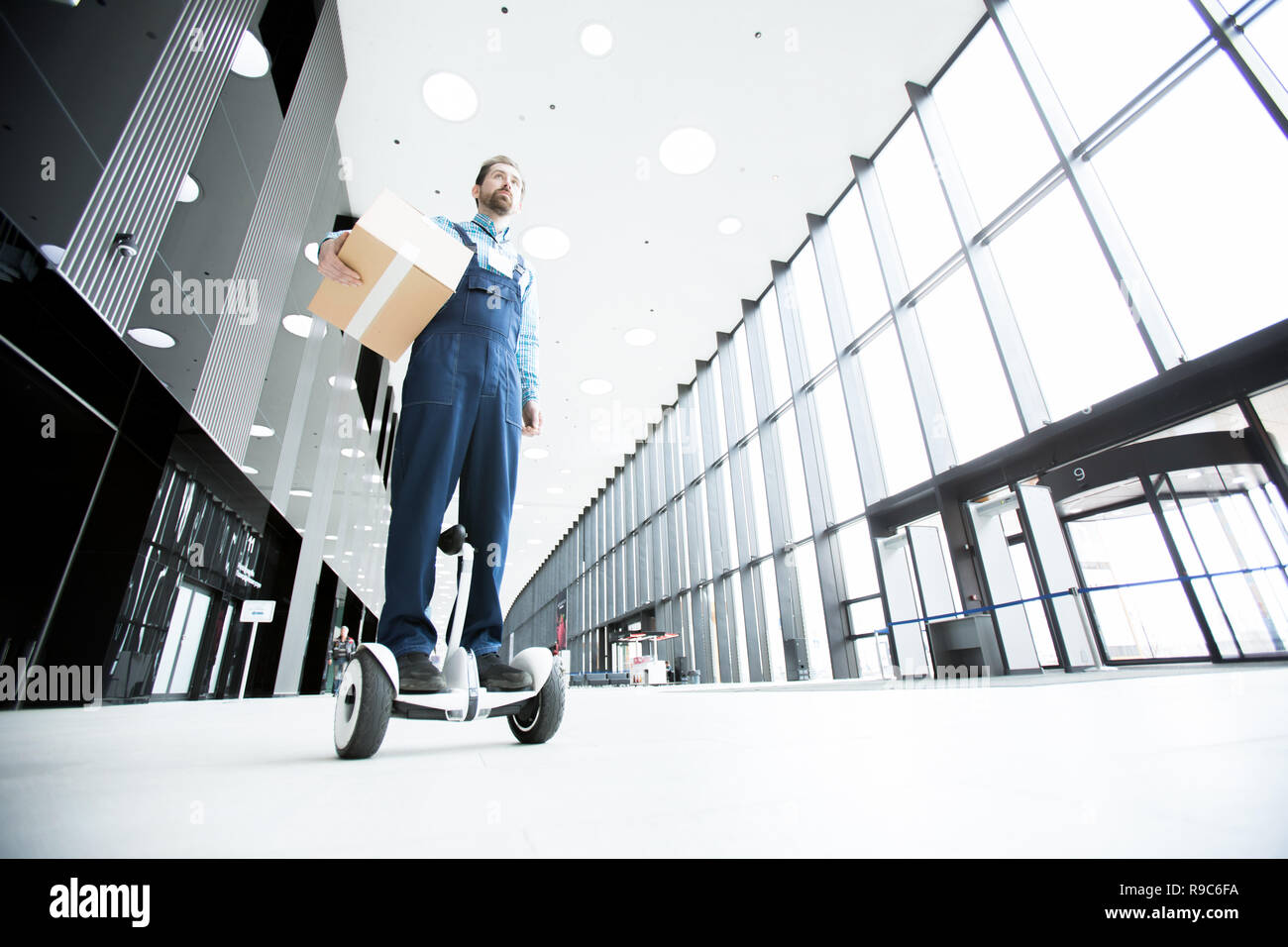 Messager le Hoverboard Banque D'Images