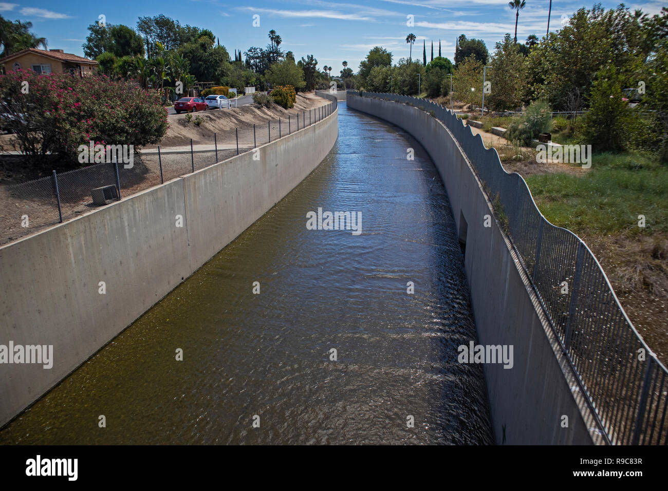 Fractionnés à partie de la Los Angeles River, Van Nuys, Californie, USA Banque D'Images