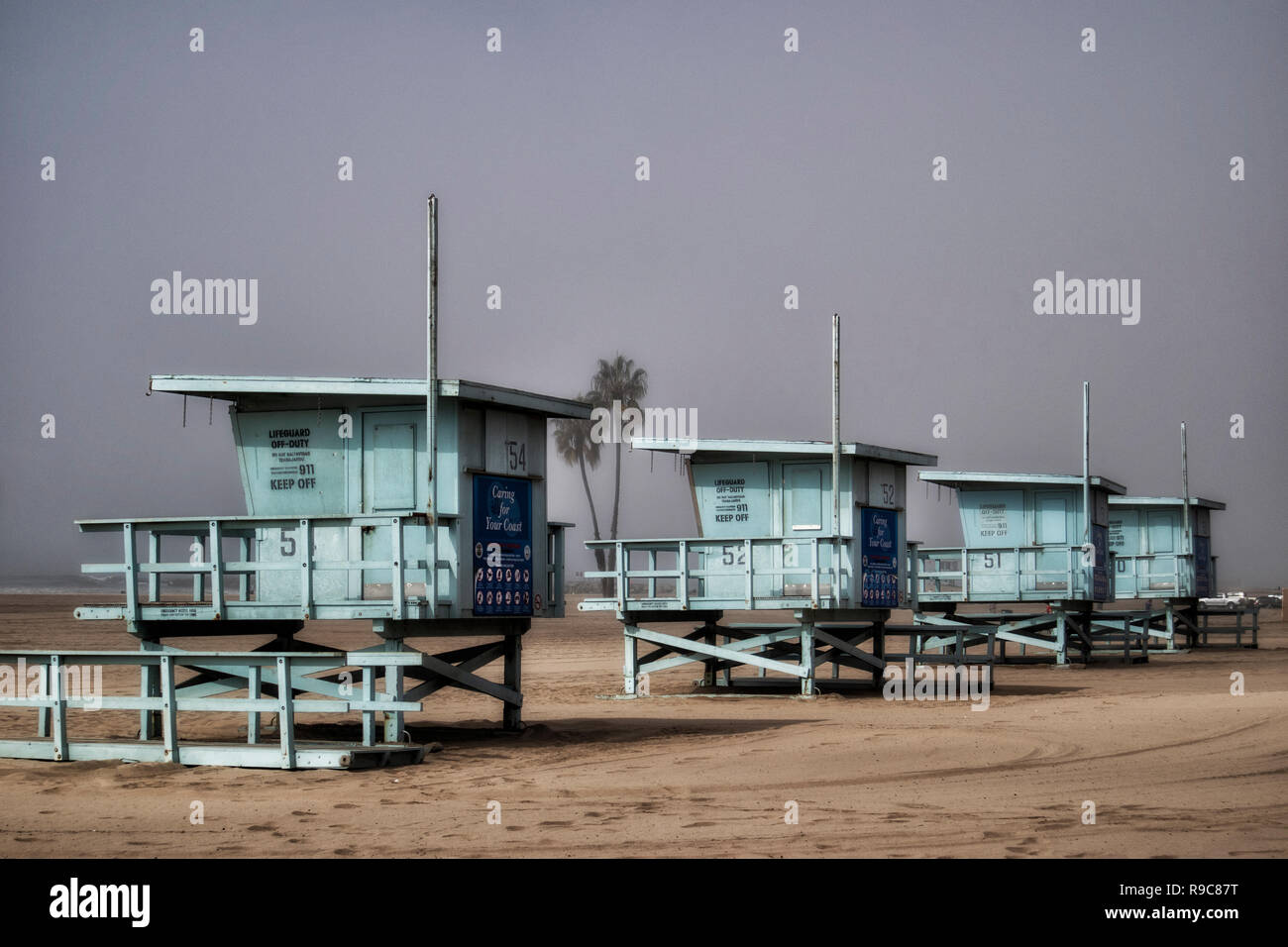 Lifeguard stations le long de la plage de Playa Del Rey, Los Angeles, Californie, USA Banque D'Images