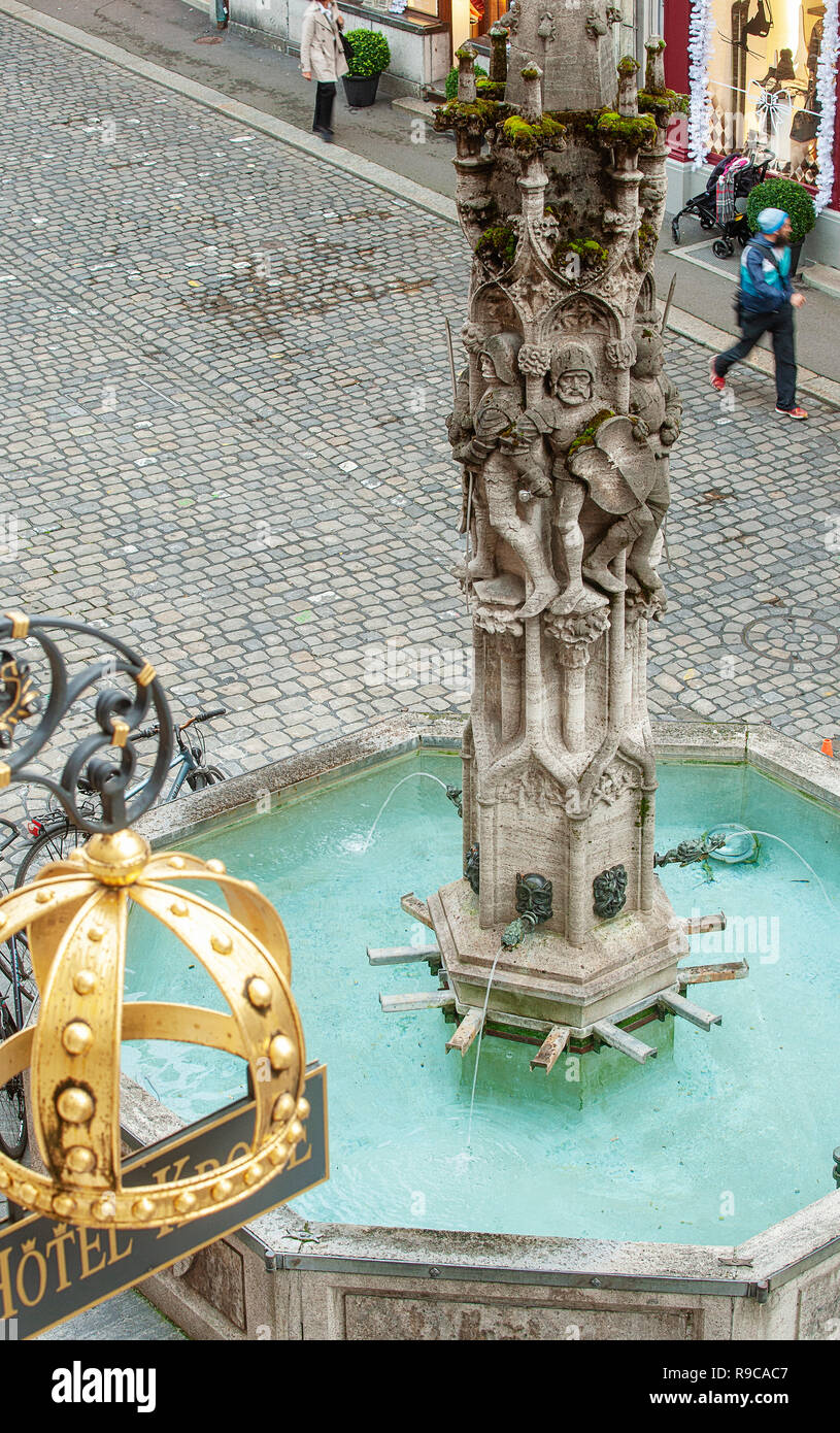 Sur la Weinmarkt, une des plus belles fontaines de Lucerne Suisse Banque D'Images