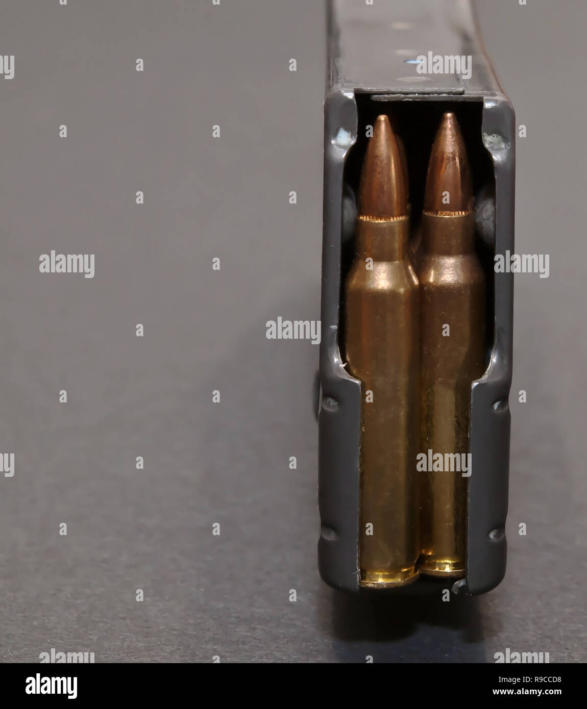 Magazine, militaires, des munitions, des munitions, clip, une capacité élevée, noir, laiton, métal, coquillages, cartouche, Défense nationale, puces, capacités, puce, protection, Banque D'Images