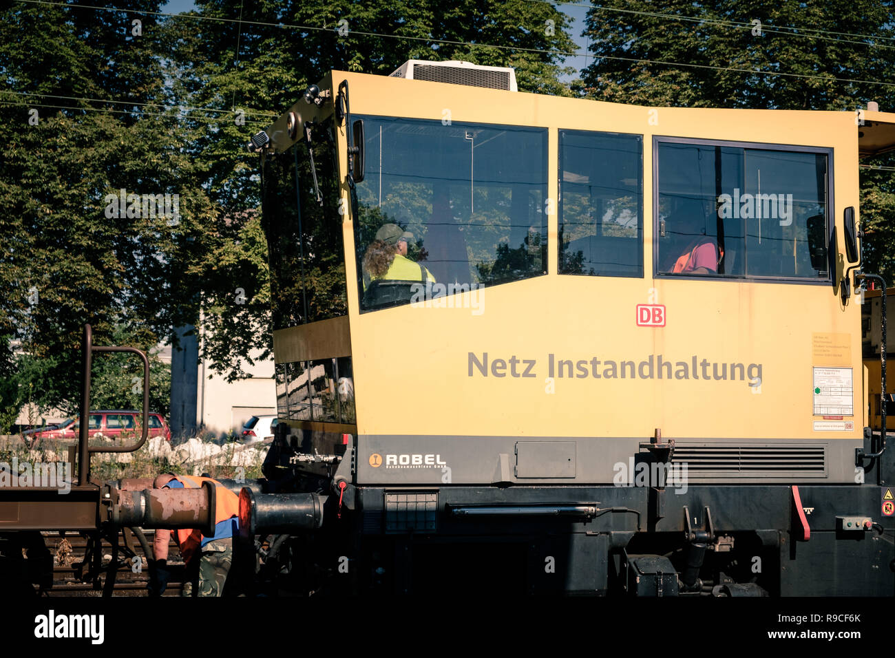 À Mullheim, Baden-Wurttemberg, Allemagne - 31 juillet 2018 : le transport à couplage travailleur entretien réseau véhicule de la Deutsche Bahn dans le Mullheim t Banque D'Images