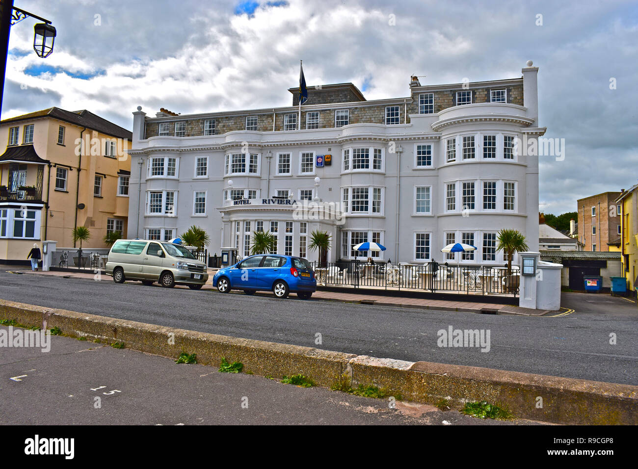 L'Hôtel Riviera dans le centre-ville, est un hôtel balnéaire britannique traditionnel, avec vue sur la promenade et avec de magnifiques vues sur la mer. Banque D'Images