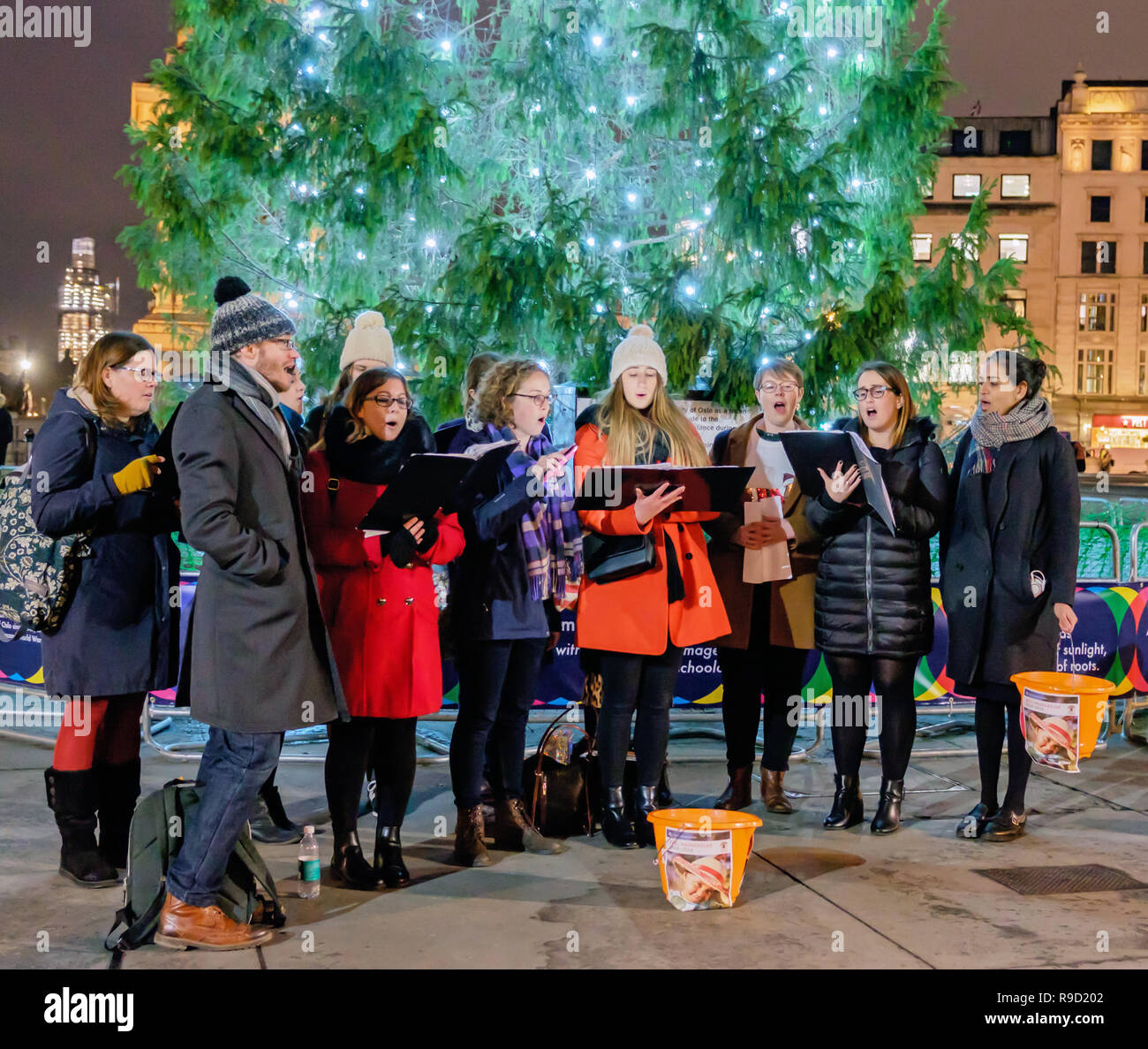 Cordinas Union des indépendants gallois Incorporated Choeur chanter des chants de Noël à Trafalgar Square, Londres, Angleterre. 19 déc., 2018 Banque D'Images