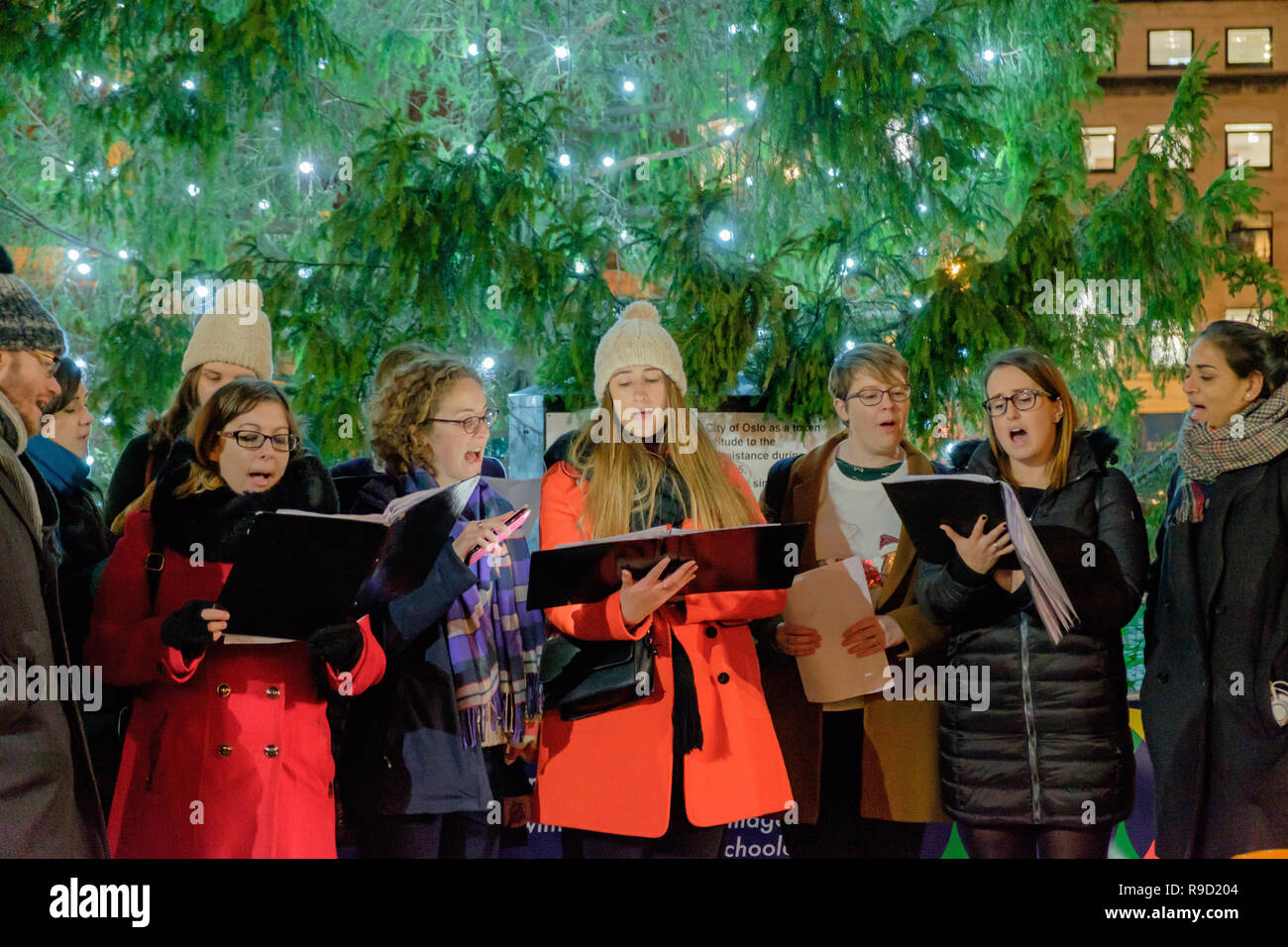 Cordinas Union des indépendants gallois Incorporated Choeur chanter des chants de Noël à Trafalgar Square, Londres, Angleterre. 19 déc., 2018 Banque D'Images