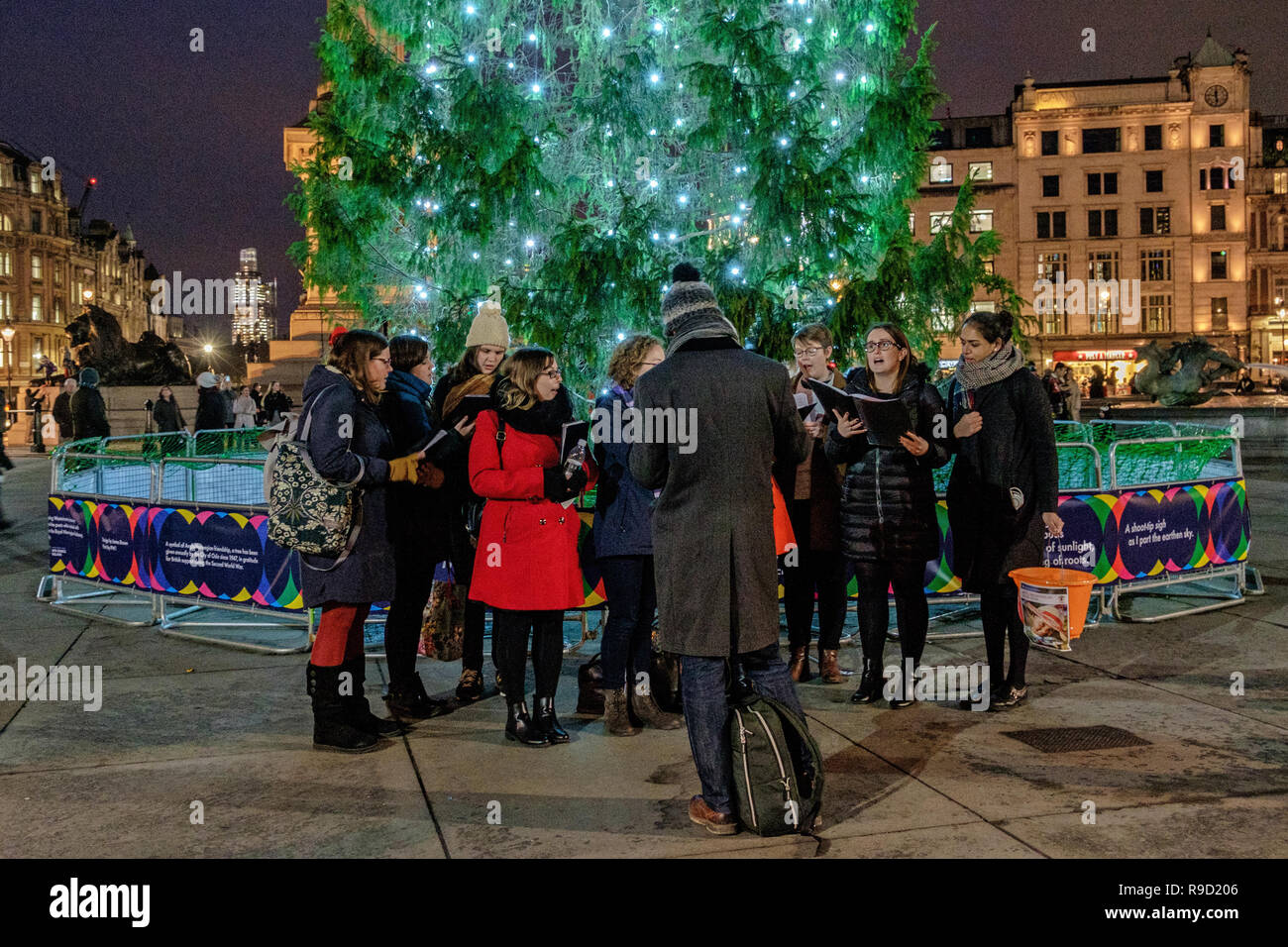 Cordinas Union des indépendants gallois Incorporated Choeur chanter des chants de Noël à Trafalgar Square, Londres, Angleterre. 19 déc., 2018 Banque D'Images