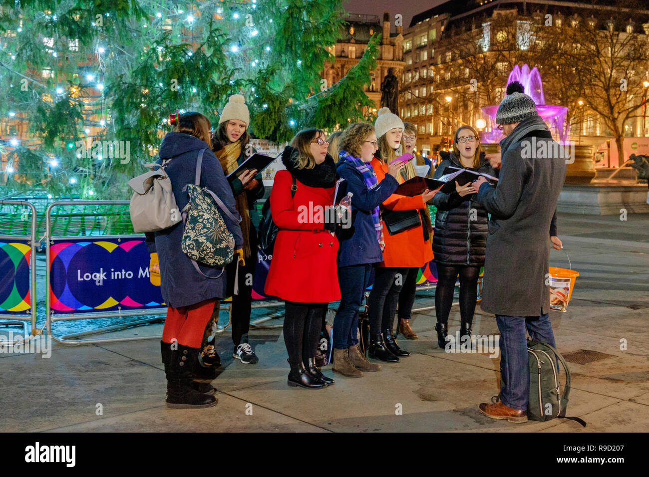 Cordinas Union des indépendants gallois Incorporated Choeur chanter des chants de Noël à Trafalgar Square, Londres, Angleterre. 19 déc., 2018 Banque D'Images