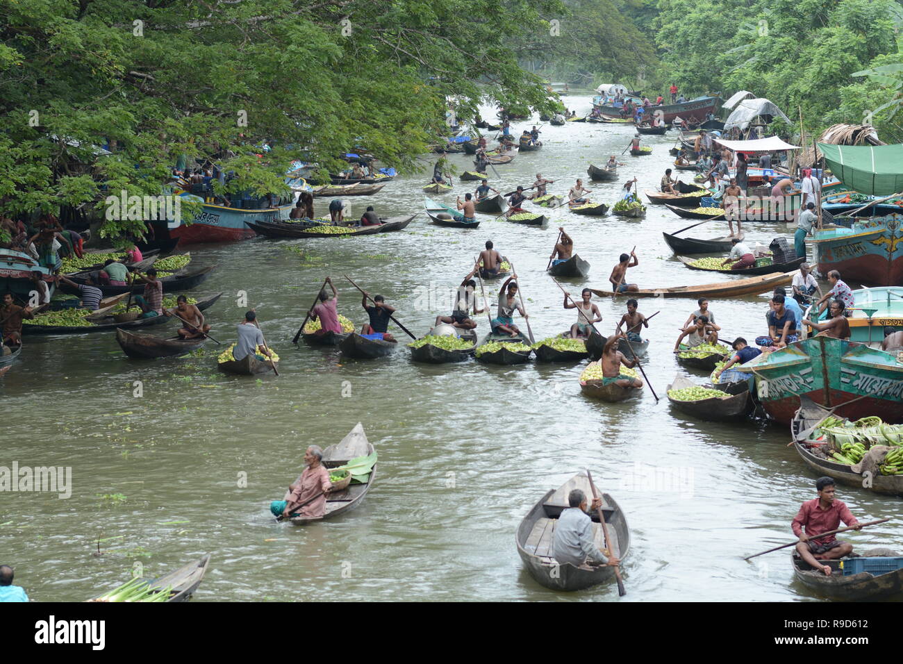 Marché Flottant , Barishal , Bangladesh Banque D'Images