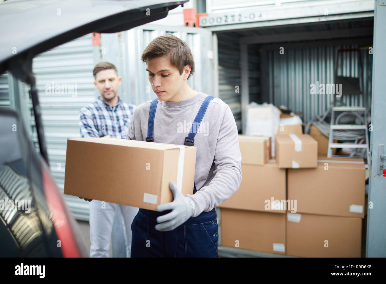 Mover loading voiture pour client Banque D'Images