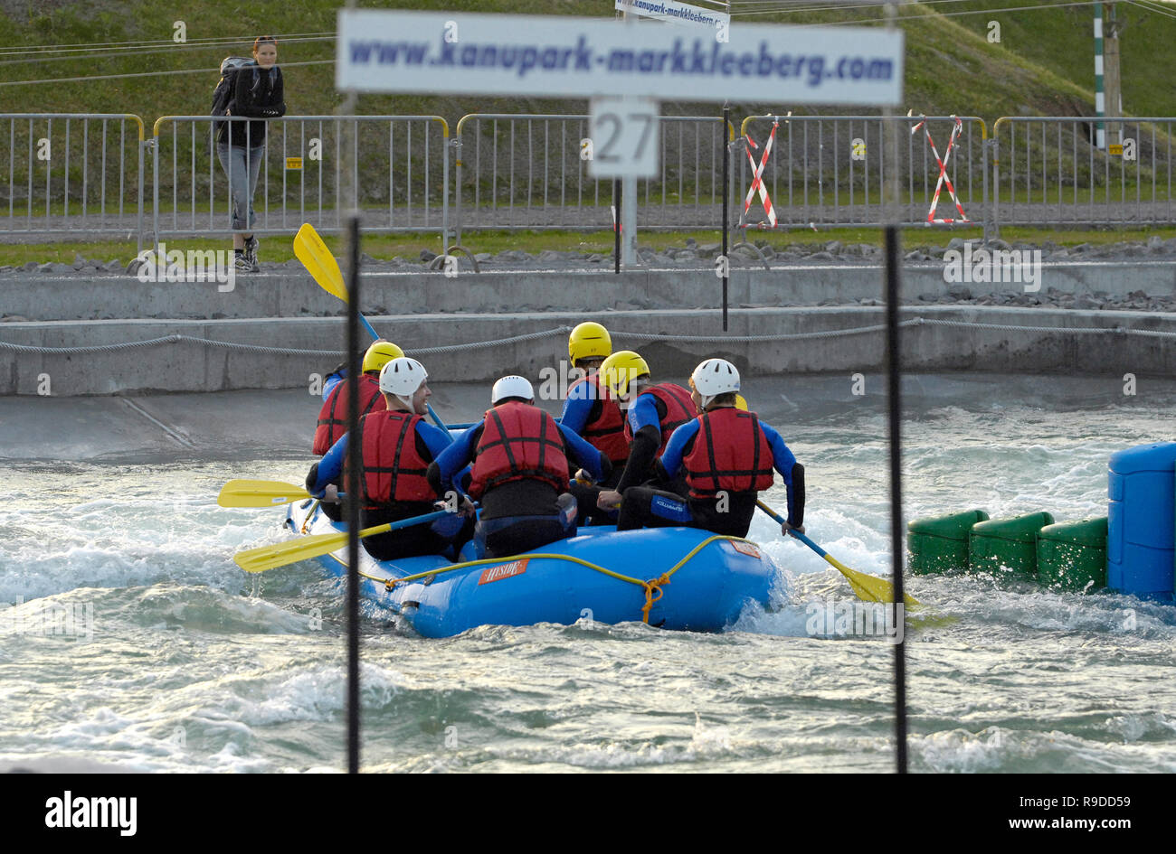 12.04.2007, Demen, Saxe, Allemagne - Tour de radeau dans le Trainingsstaette l'équipe nationale de canoë dans la région de Markkleeberg. 0UX070412D437CAROEX.J Banque D'Images 12.04.2007, Demen, Saxe, Allemagne - Tour de radeau dans le Trainingsstaette l'équipe nationale de canoë dans la région de Markkleeberg. 0UX070412D437CAROEX.J Banque D'Images