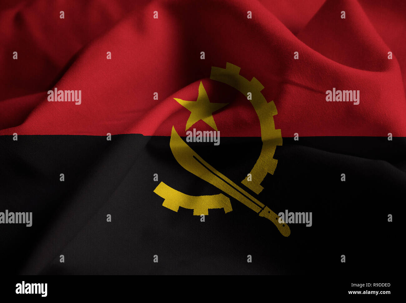 Gros plan du pavillon, l'Angola Angola ébouriffé Flag Blowing in Wind Banque D'Images