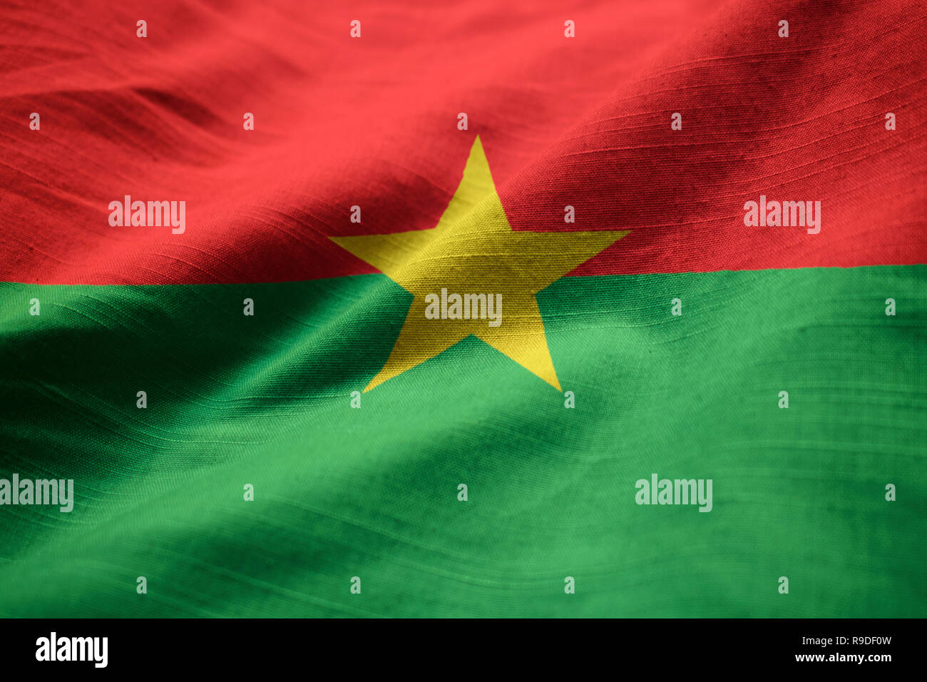 Gros plan du talon et le Burkina Faso, Burkina Faso Drapeau Flag Blowing in Wind Banque D'Images