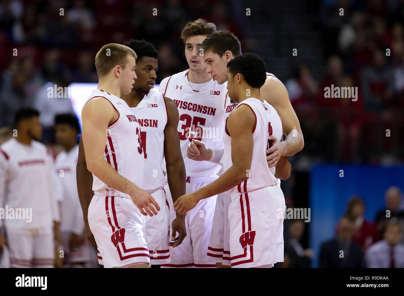 Madison, WI, USA. Dec 22, 2018. Les blaireaux d'abord répondre à la moitié du tribunal pendant le match de basket-ball de NCAA entre la Grambling State Tigers et le Wisconsin Badgers au Kohl Center à Madison, WI. John Fisher/CSM/Alamy Live News Banque D'Images