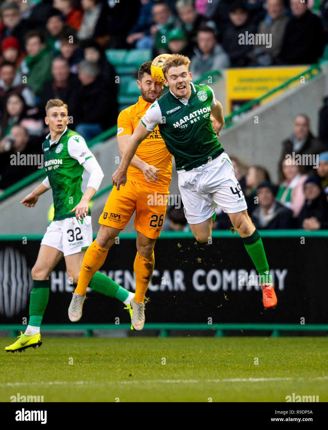 Edinburgh, Midlothian, UK. Dec 22, 2018. Premiereship écossais - Hibernian v Livingston. Center-Back Pic montre : Livingston, Craig Halkett, Hibs' et la gâche, Lewis Allan, rendez-vous à la balle pendant la première moitié de l'hôte de Hibs Livingston à Pâques Road Stadium, Edinburgh Crédit : Alamy/Ian Jacobs Crédit : Ian Jacobs/Alamy Live News Banque D'Images