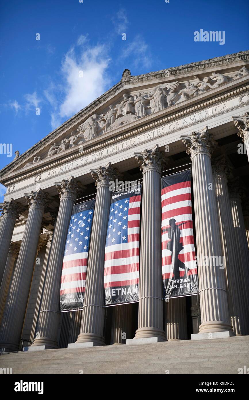 Washington, USA. Dec 22, 2018. Photos prises le 22 décembre 2018 montre l'édifice des Archives nationales des États-Unis à Washington, DC, aux Etats-Unis. En raison d'un gouvernement, l'arrêt partiel des Archives nationales ont été fermées le samedi. Le Président américain Donald Trump a déclaré samedi qu'il était en train de négocier avec les Démocrates pour mettre fin à un gouvernement, mais partielle de l'arrêt "Ce pourrait être un long séjour" à cause de la divergence sur son long-temps la demande d'un mur à la frontière. Credit : Liu Jie/Xinhua/Alamy Live News Banque D'Images