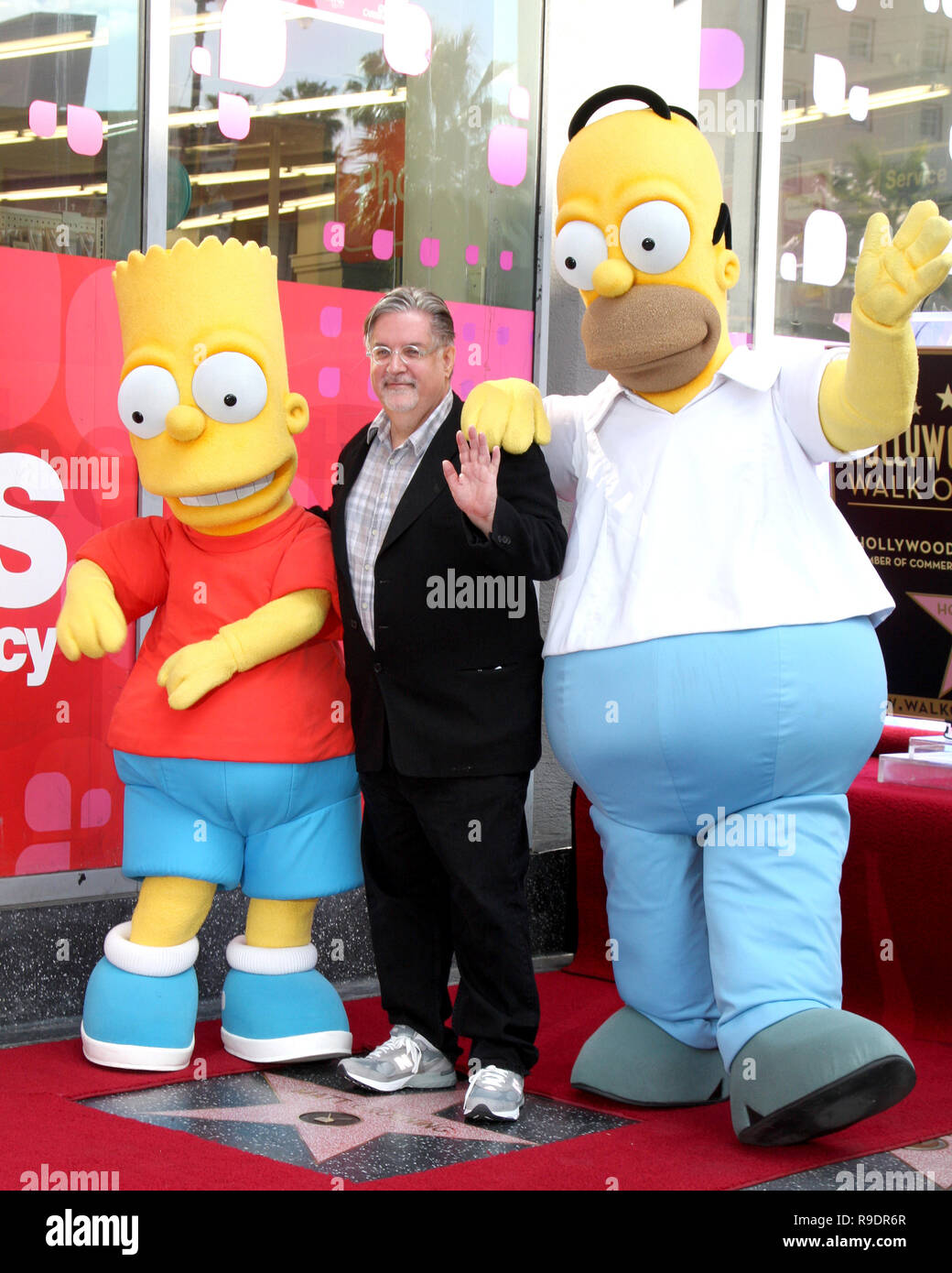 Los Angeles, CA, USA. 14 fév, 2012. LOS ANGELES - jan 14 : Bart Simpson, Matt Groening, Homer Simpson Matt Groening à la cérémonie d'étoiles sur le Hollywood Walk of Fame Le 14 février 2012 à Los Angeles, CA : Crédit Kay Blake/ZUMA/Alamy Fil Live News Banque D'Images