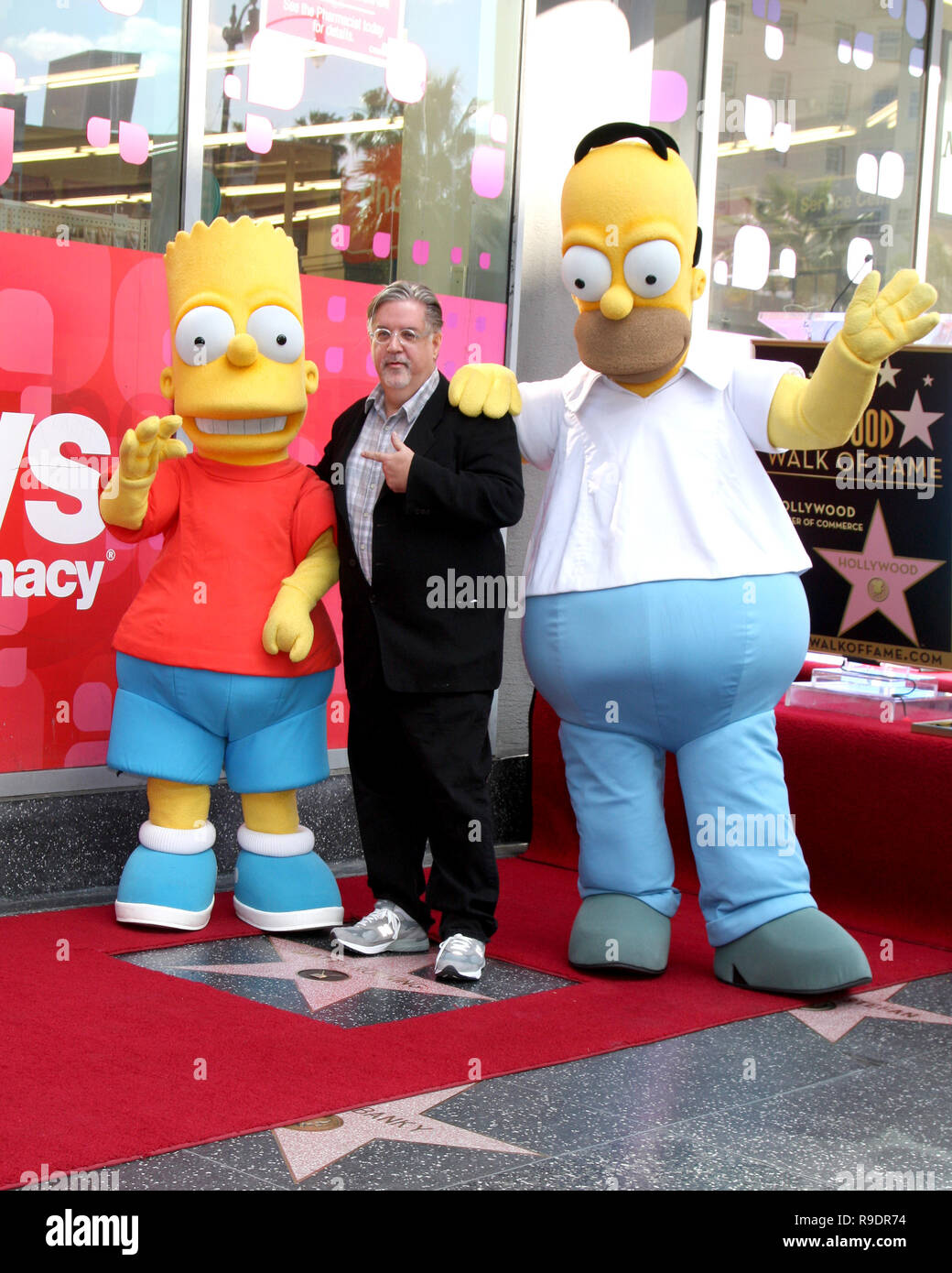 Los Angeles, CA, USA. 14 fév, 2012. LOS ANGELES - jan 14 : Bart Simpson, Matt Groening, Homer Simpson Matt Groening à la cérémonie d'étoiles sur le Hollywood Walk of Fame Le 14 février 2012 à Los Angeles, CA : Crédit Kay Blake/ZUMA/Alamy Fil Live News Banque D'Images