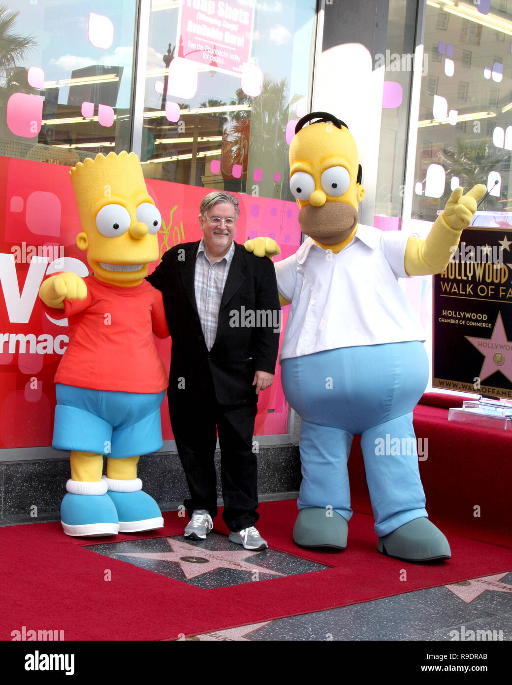 Los Angeles, CA, USA. 14 fév, 2012. LOS ANGELES - jan 14 : Bart Simpson, Matt Groening, Homer Simpson Matt Groening à la cérémonie d'étoiles sur le Hollywood Walk of Fame Le 14 février 2012 à Los Angeles, CA : Crédit Kay Blake/ZUMA/Alamy Fil Live News Banque D'Images