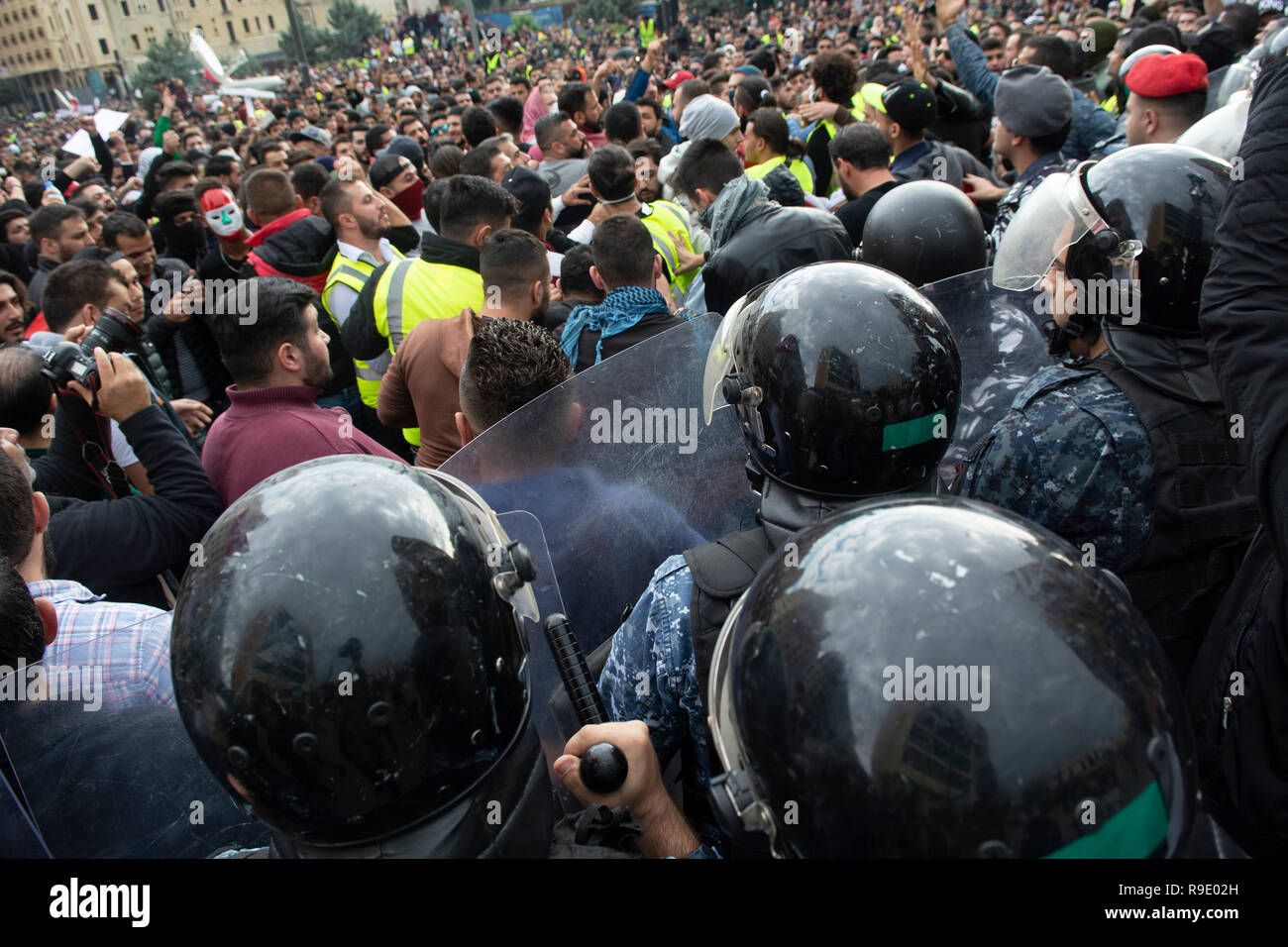 Beyrouth, Liban, le 23 mai 2018. Pour protester contre le système politique libanais pour la formation du gouvernement et les conditions de vie dans l'impasse Beyrouth Liban le 23 décembre 2018. Mohamad crédit Itani/Alamy live news Banque D'Images