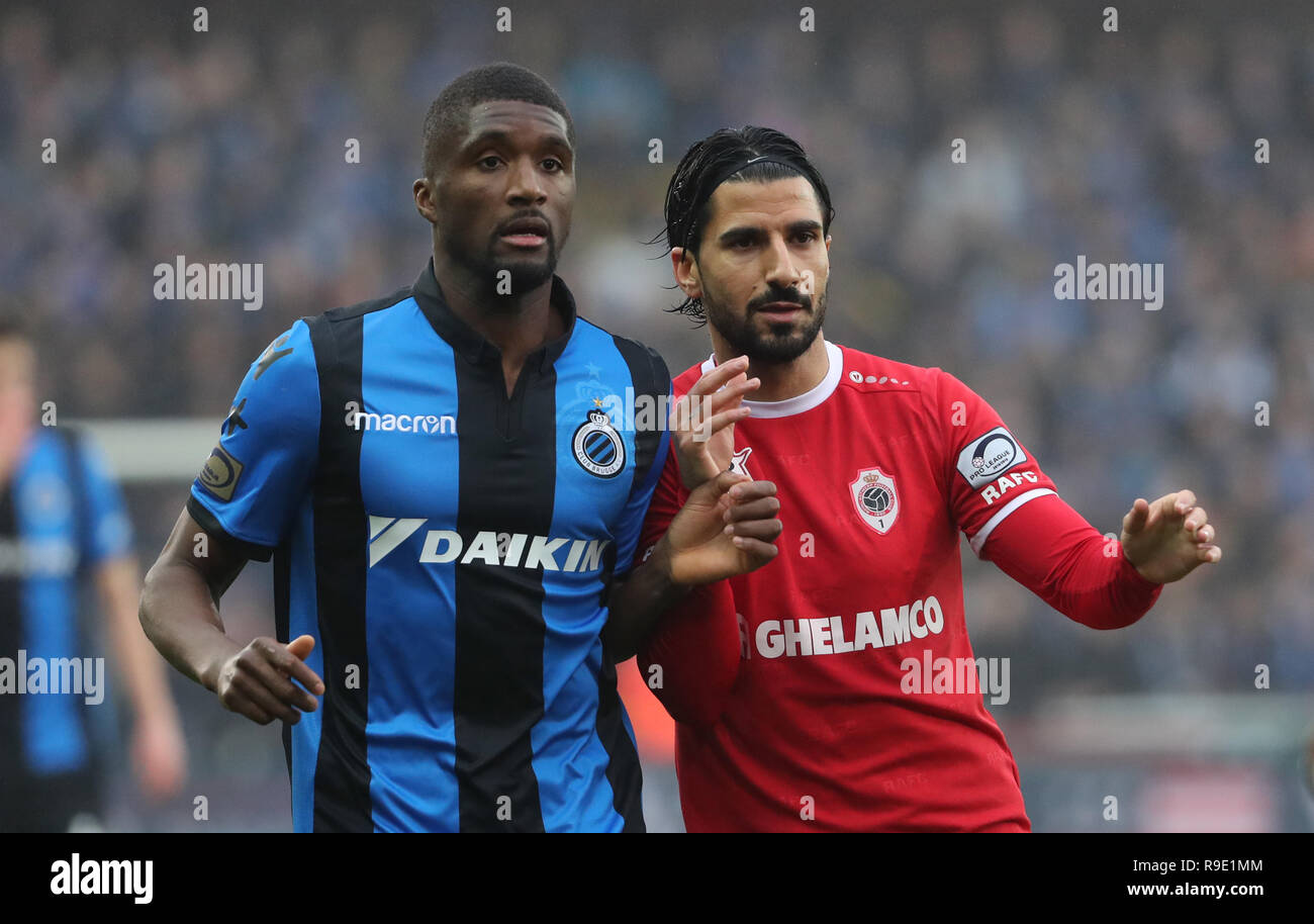 Bruges, Belgique. 23 décembre 2018. Clinton Mata du Club Brugge et Lior Refaelov d'Anvers pendant la Jupiler Pro League match day 20 entre le Club de Bruges et le Royal Antwerp FC le 23 décembre 2018 à Bruges, Belgique. (Photo de Vincent Van Doornick/Isosport) Credit : Pro Shots/Alamy Live News Banque D'Images